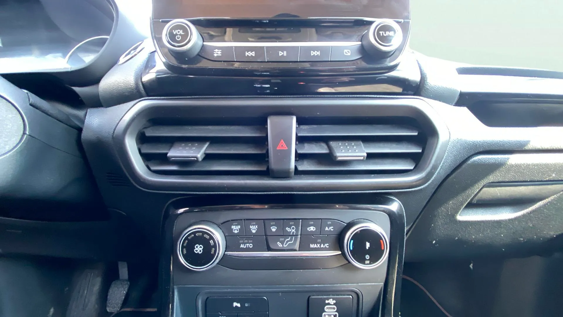 Ford EcoSport 1.0T EcoBoost ST Line - foto 19