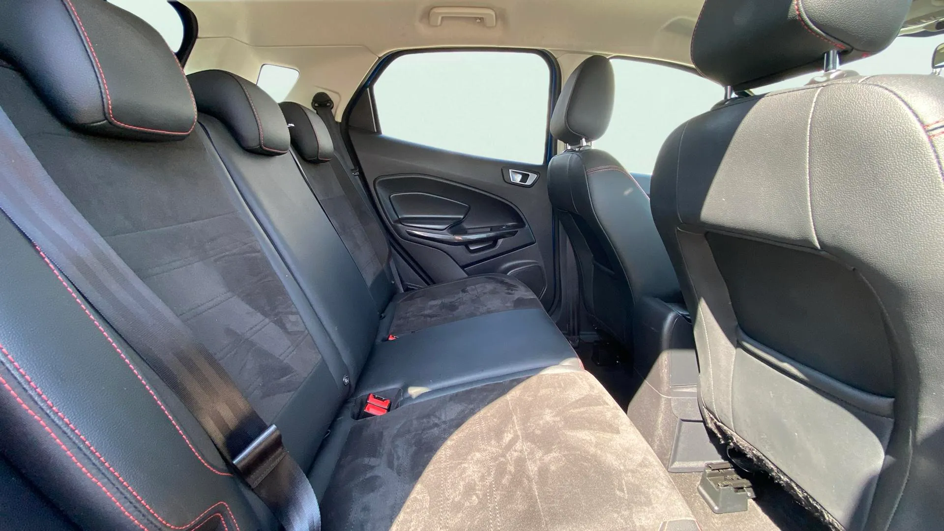 Ford EcoSport 1.0T EcoBoost ST Line - foto 12