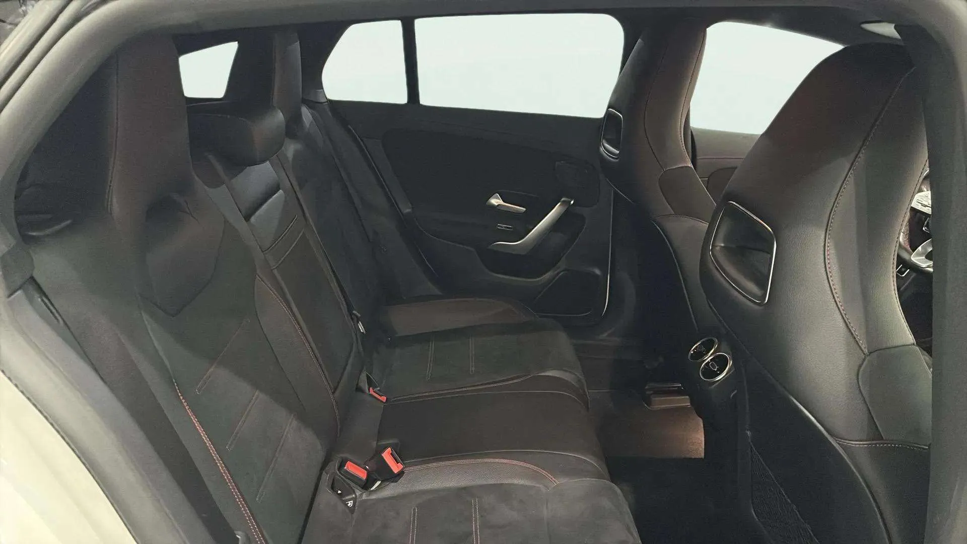 Mercedes-Benz CLA 200 Shooting Brake - foto 18