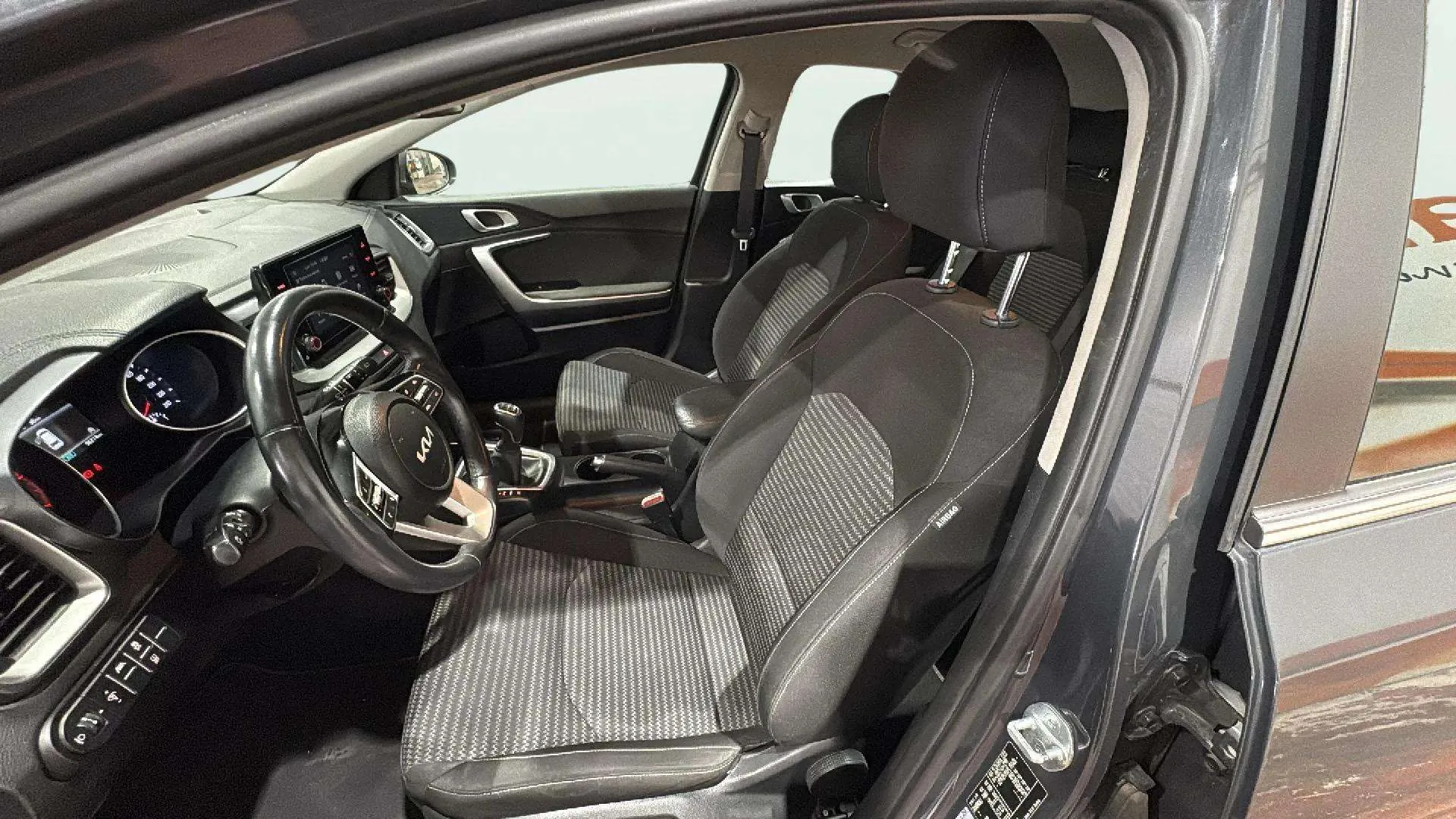 Kia Ceed 1.6 MHEV iMT Drive - foto 10