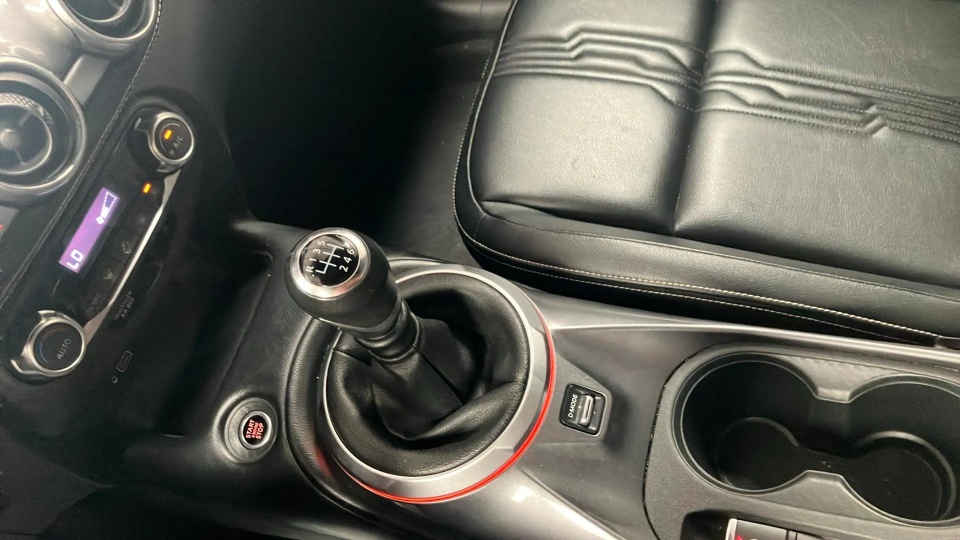 Nissan Juke DIG-T 6M/T Tekna - foto 17