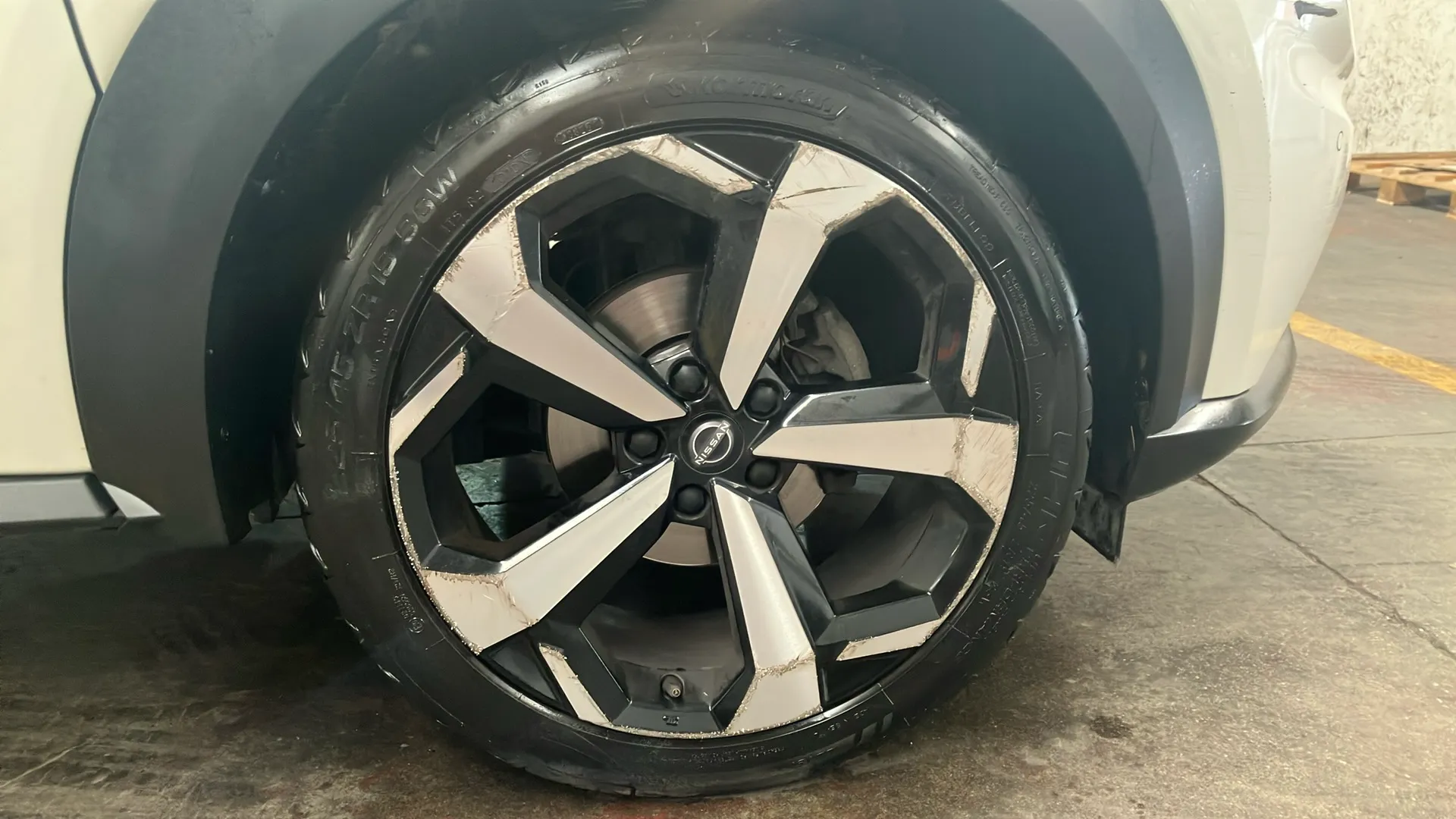 Nissan Juke DIG-T 6M/T Tekna - foto 23