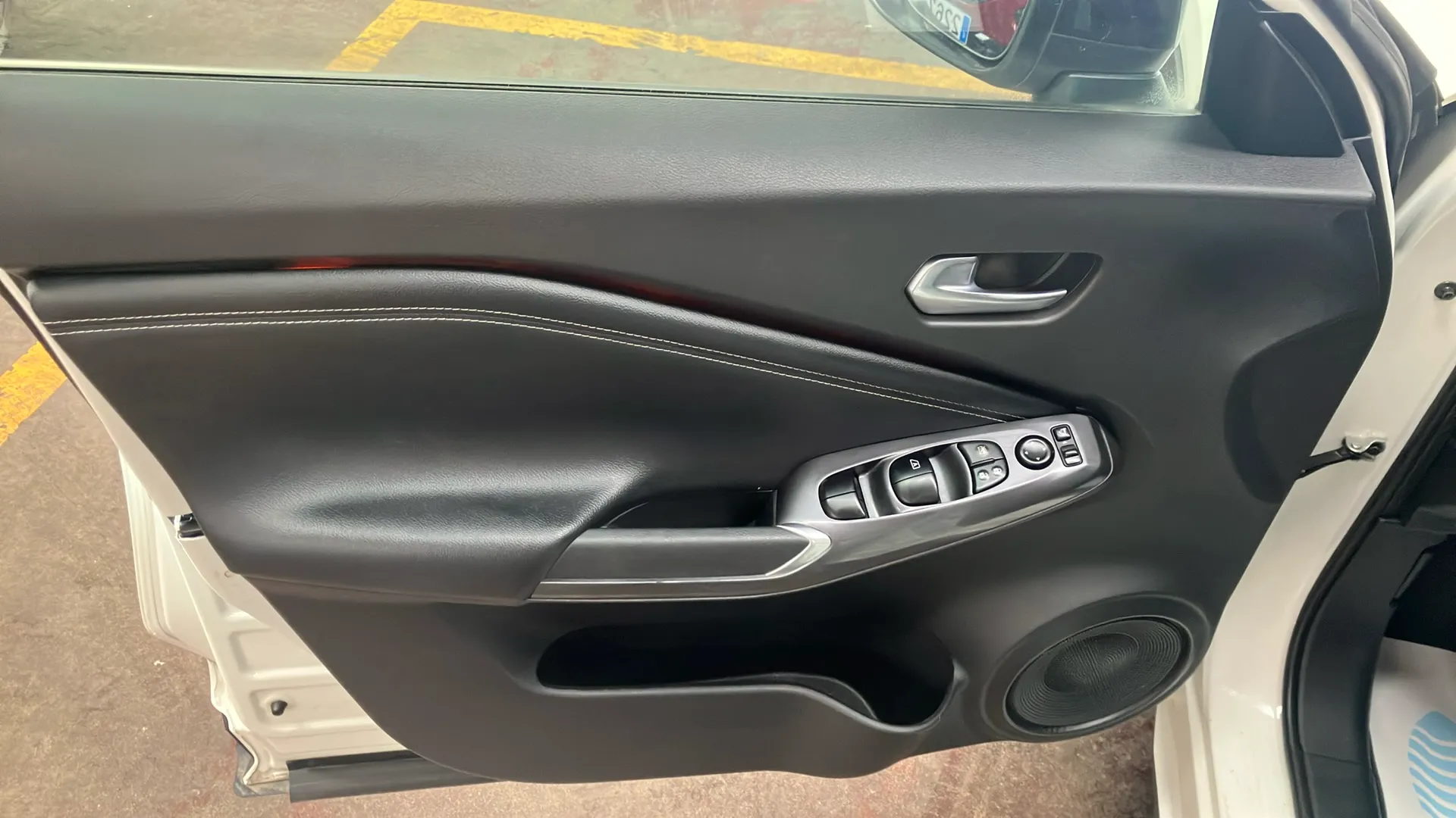 Nissan Juke DIG-T 6M/T Tekna - foto 9