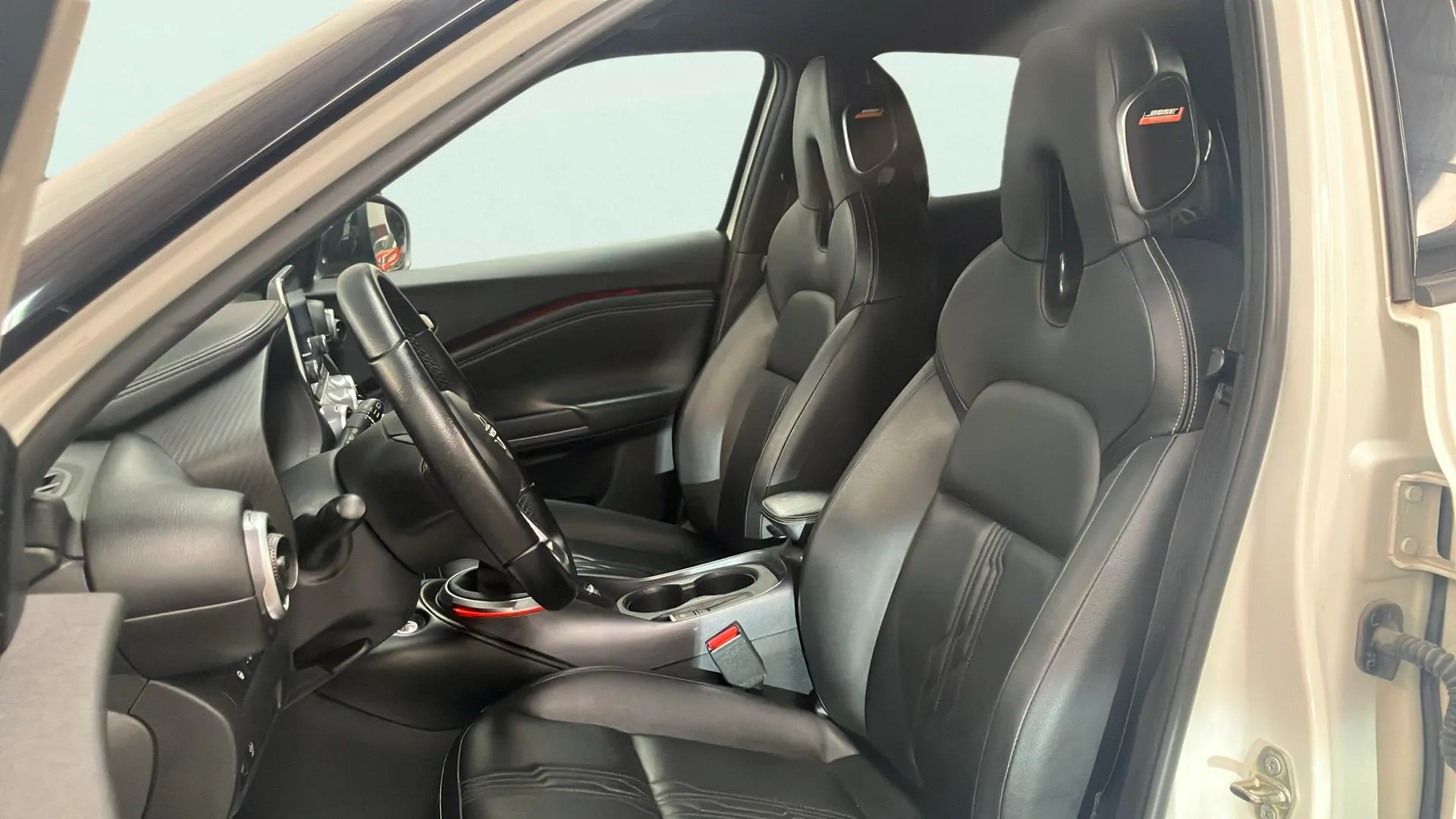 Nissan Juke DIG-T 6M/T Tekna - foto 10