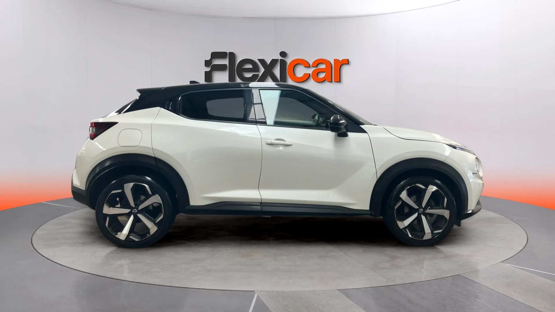Nissan Juke DIG-T 6M/T Tekna - foto 8