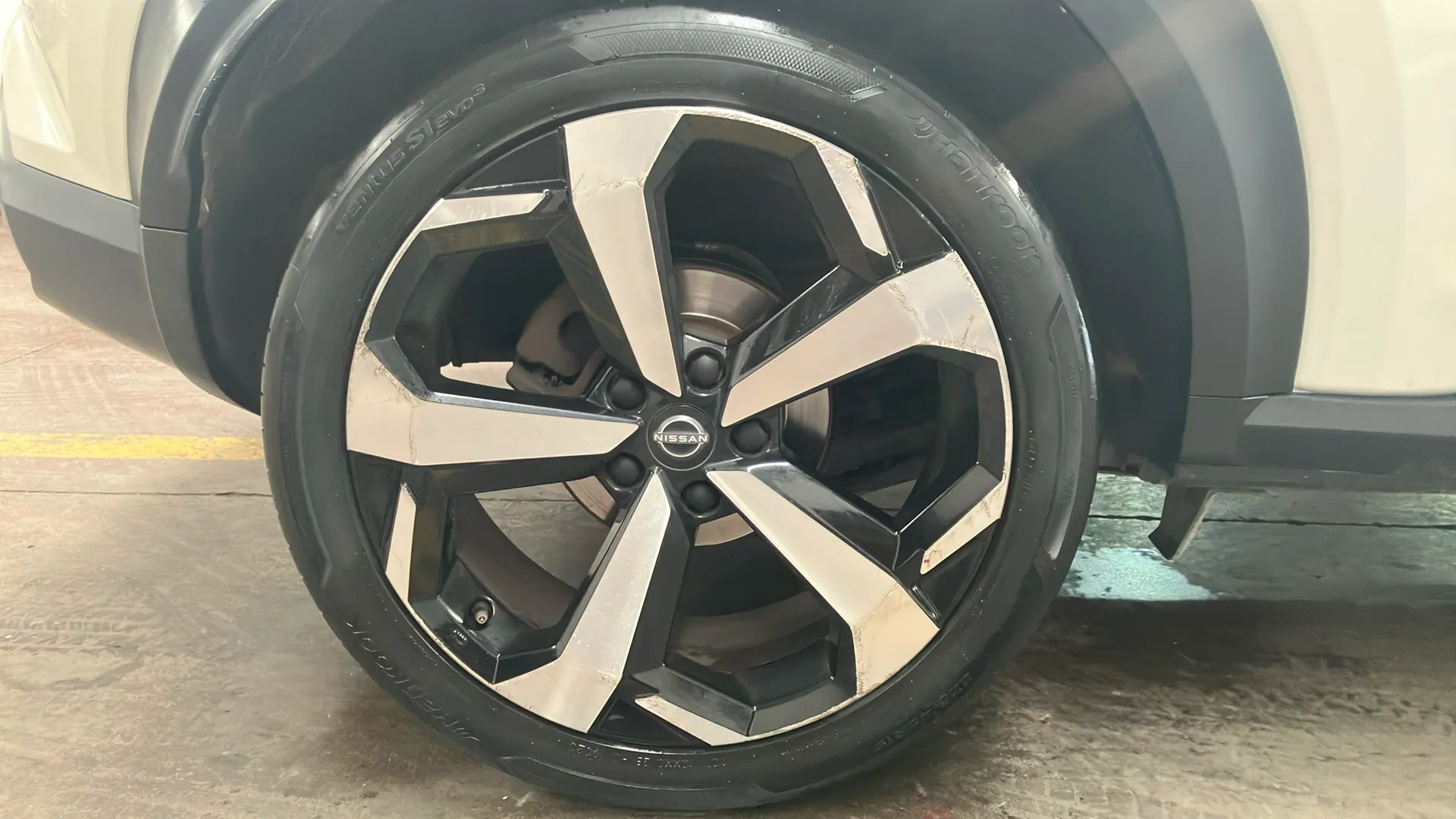 Nissan Juke DIG-T 6M/T Tekna - foto 24