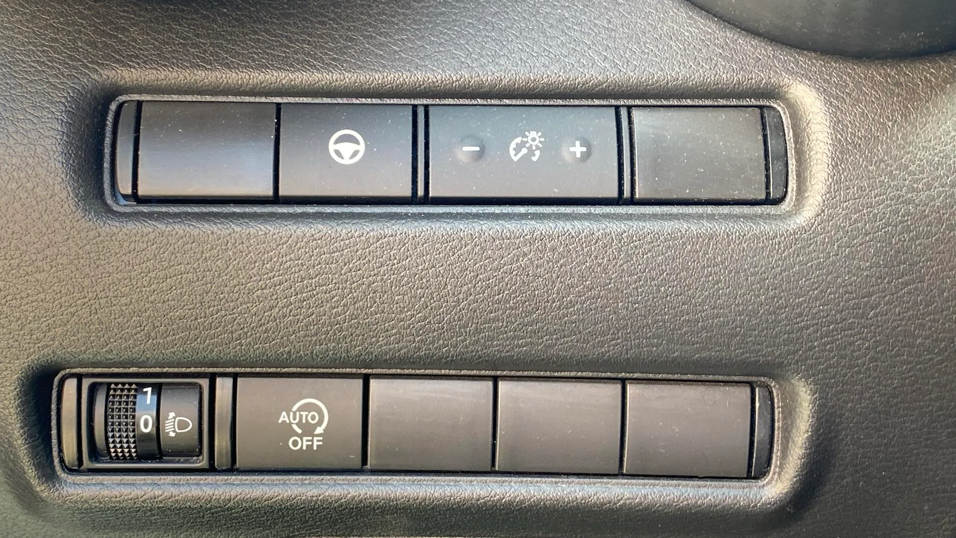 Nissan Juke DIG-T 6M/T Tekna - foto 18