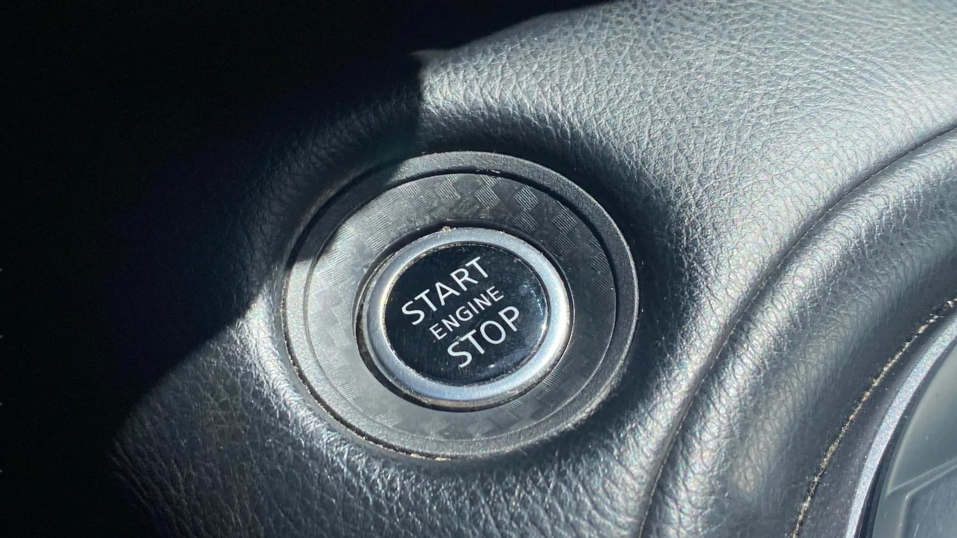 Nissan Juke DIG-T 6M/T Tekna - foto 16