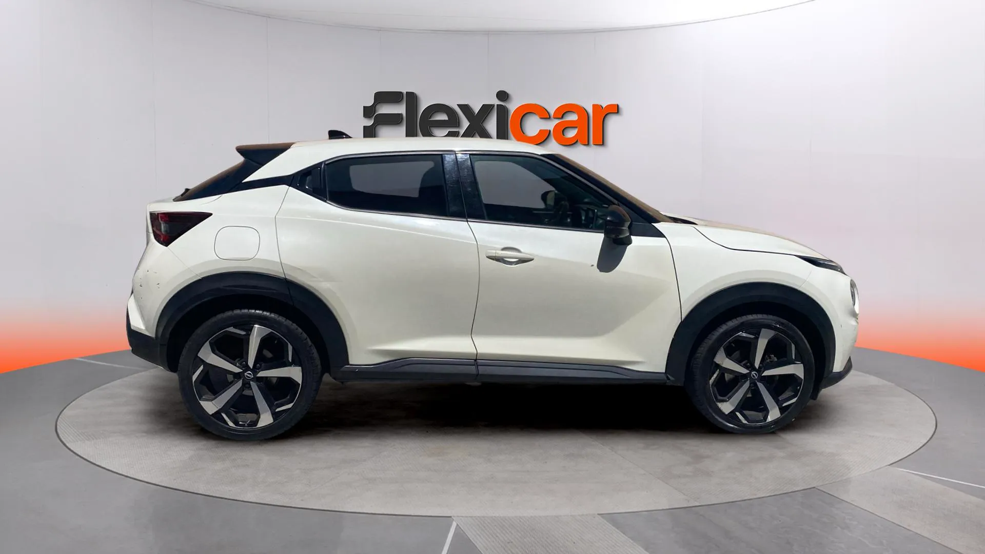 Nissan Juke DIG-T 6M/T Tekna - foto 8