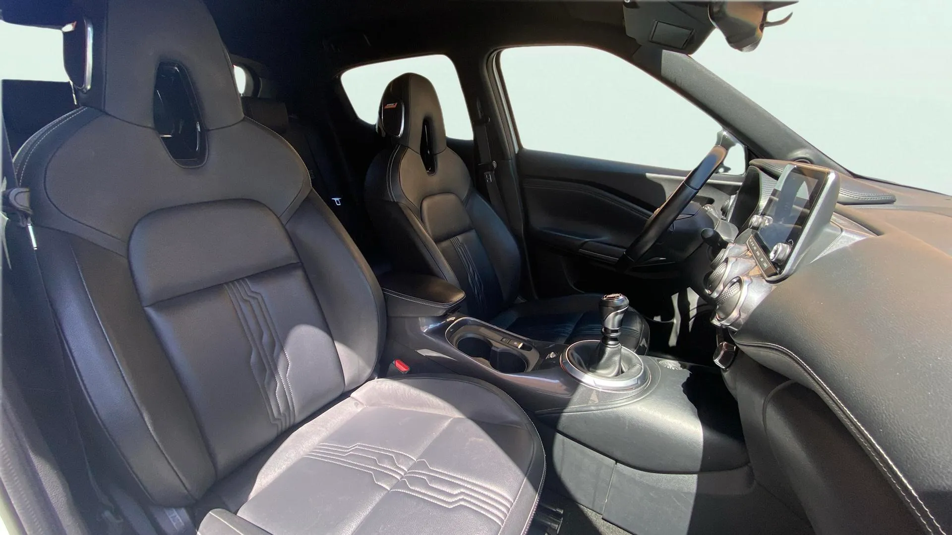 Nissan Juke DIG-T 6M/T Tekna - foto 20