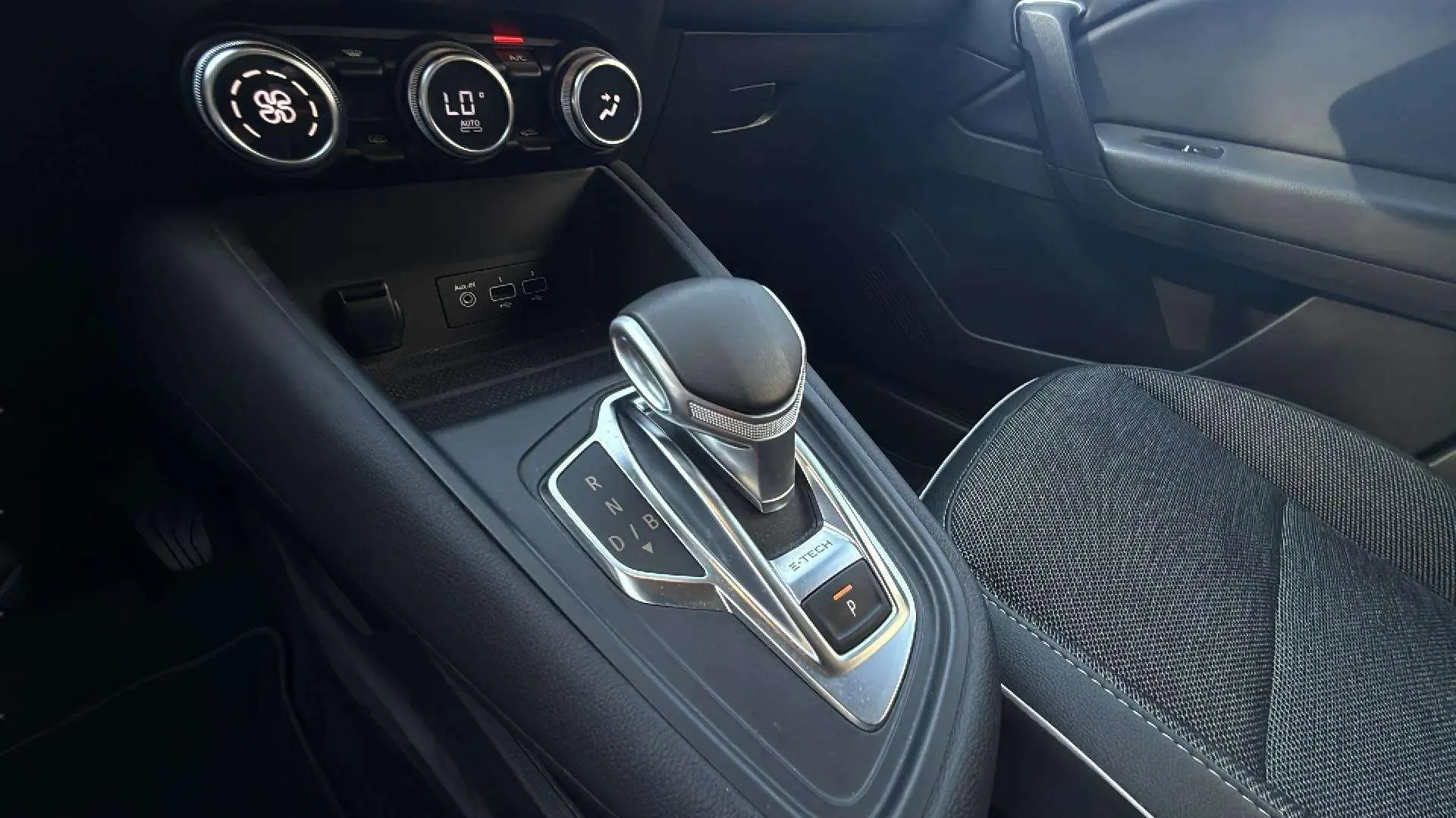 Renault Captur Zen E-Tech Híbrido enchufable - foto 18