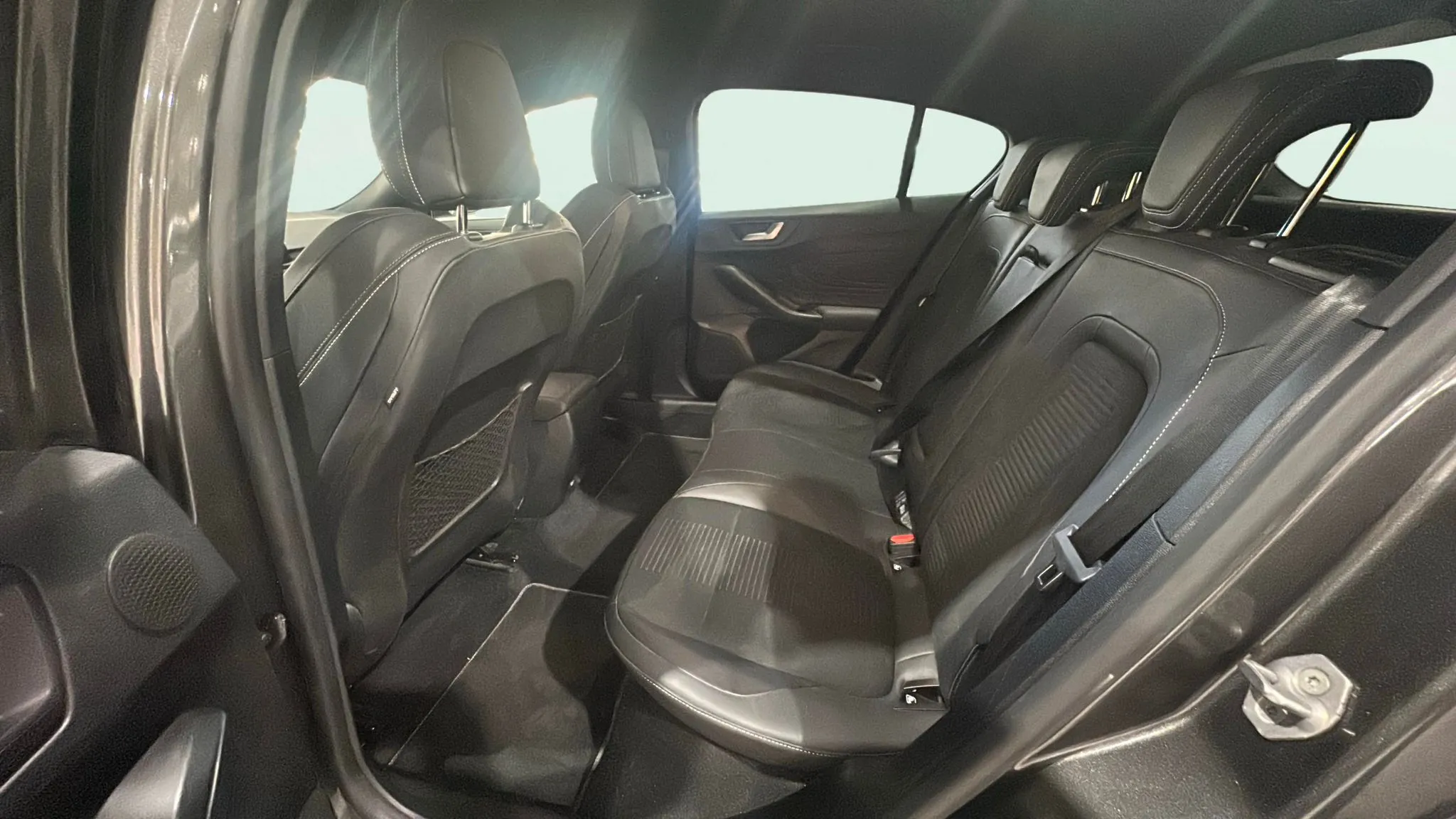 Ford Focus 2.3 EcoBoost ST 3 - foto 28