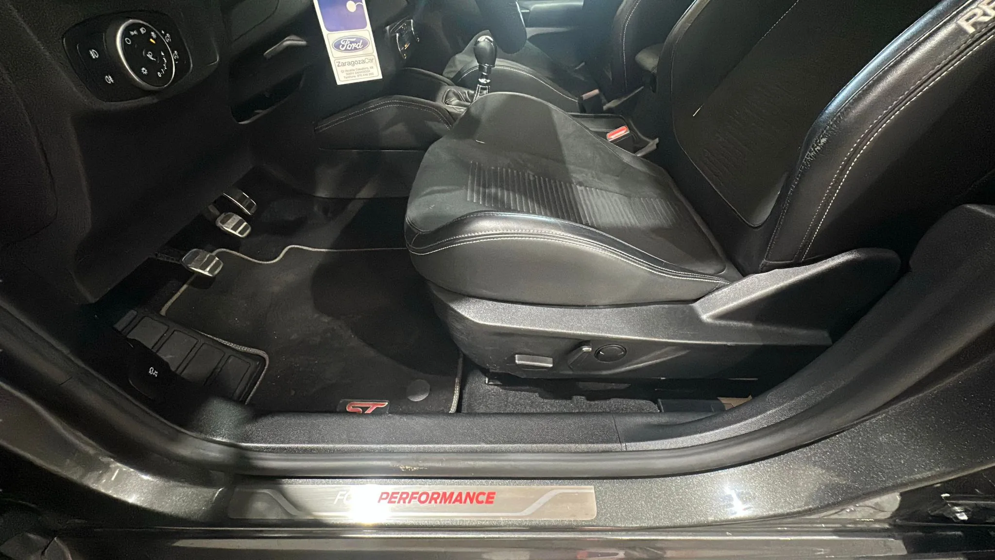 Ford Focus 2.3 EcoBoost ST 3 - foto 24