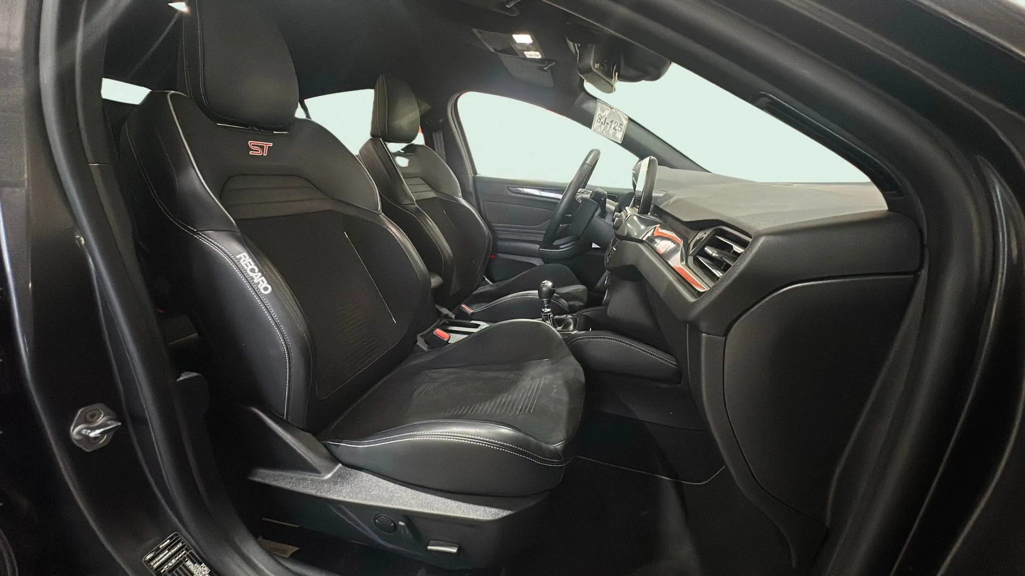 Ford Focus 2.3 EcoBoost ST 3 - foto 17