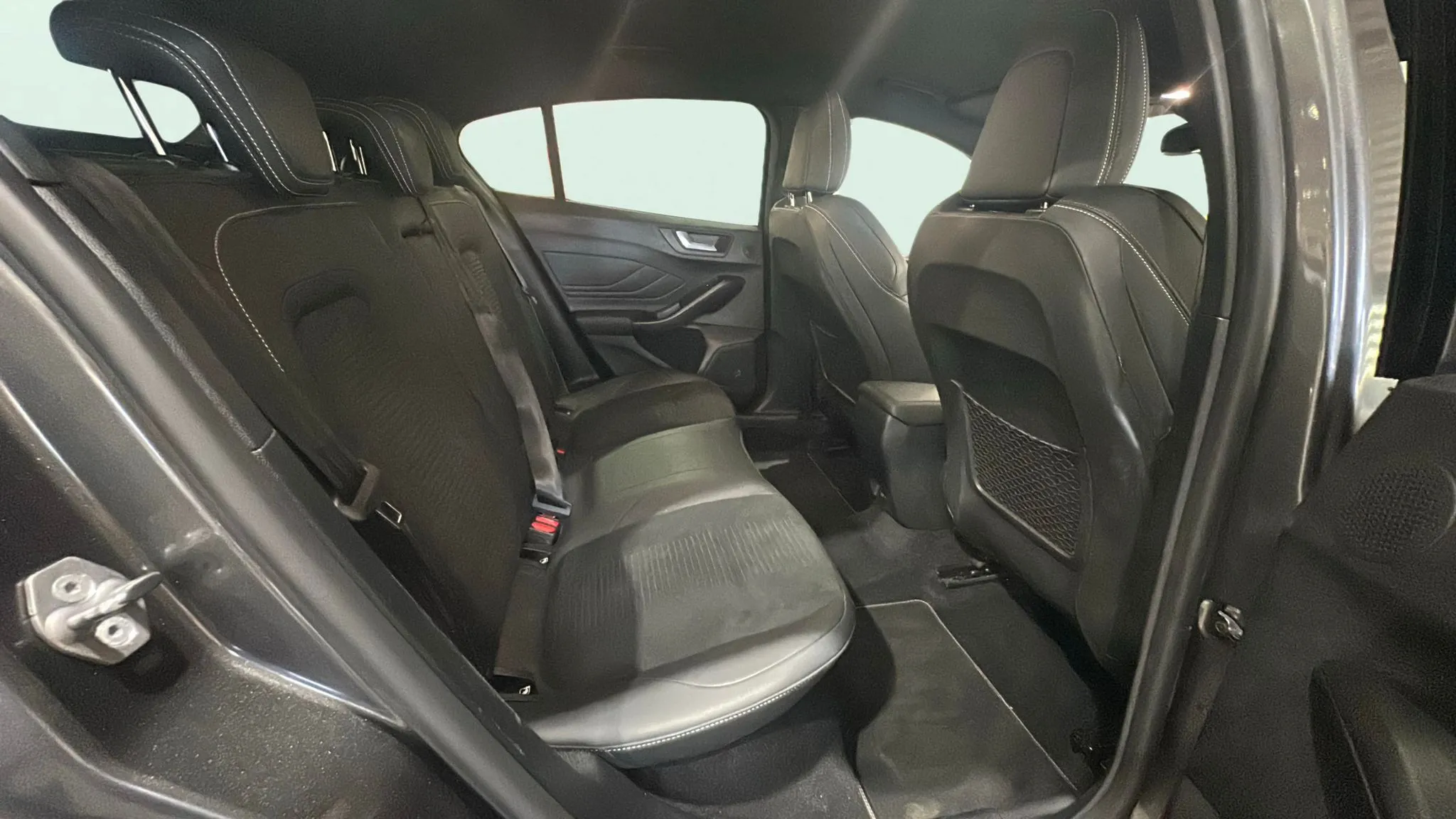 Ford Focus 2.3 EcoBoost ST 3 - foto 19