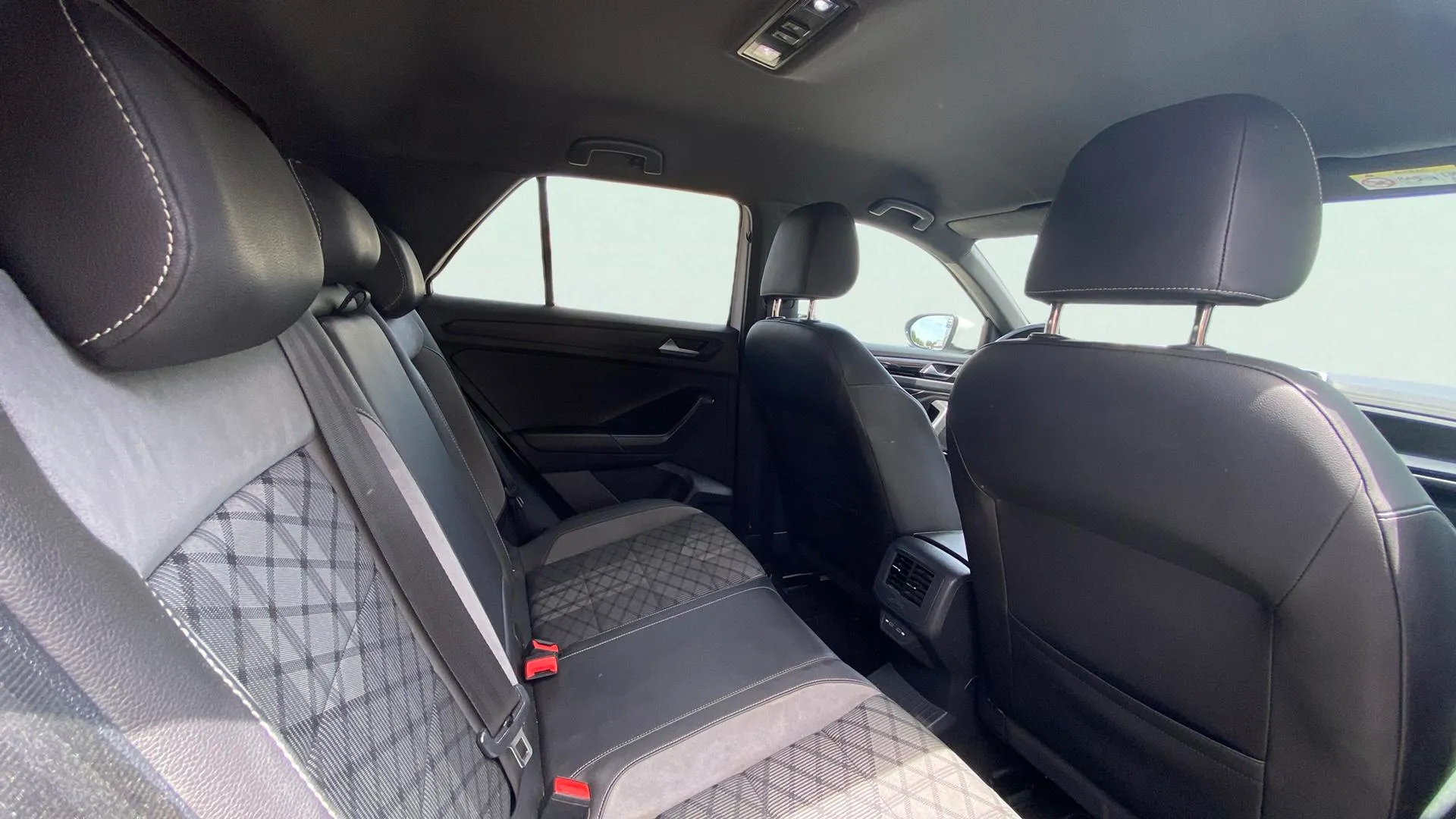 Volkswagen T-Roc R-Line 2.0 TDI DSG - foto 12