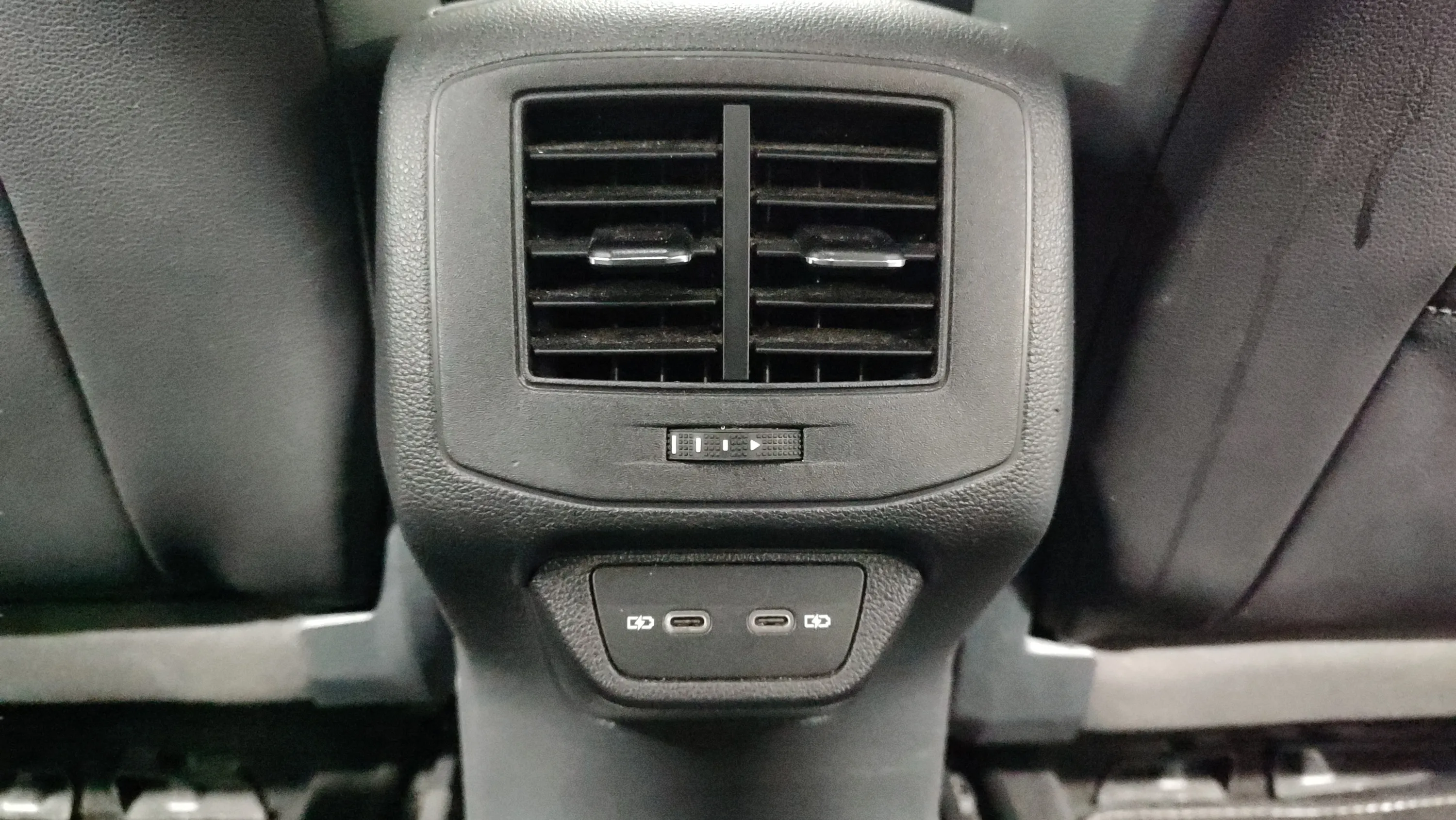Volkswagen T-Roc R-Line 2.0 TDI DSG - foto 17