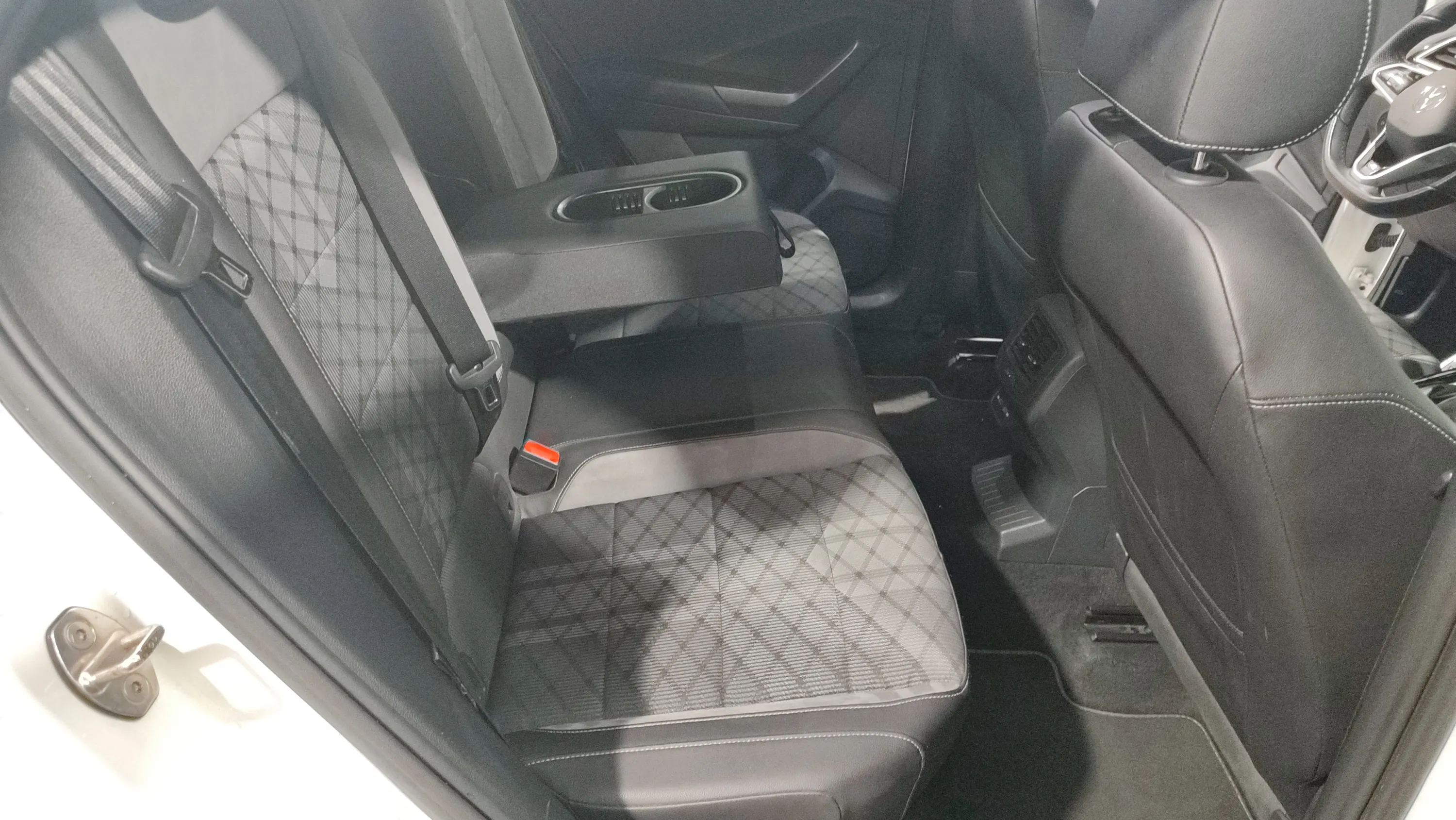 Volkswagen T-Roc R-Line 2.0 TDI DSG - foto 25
