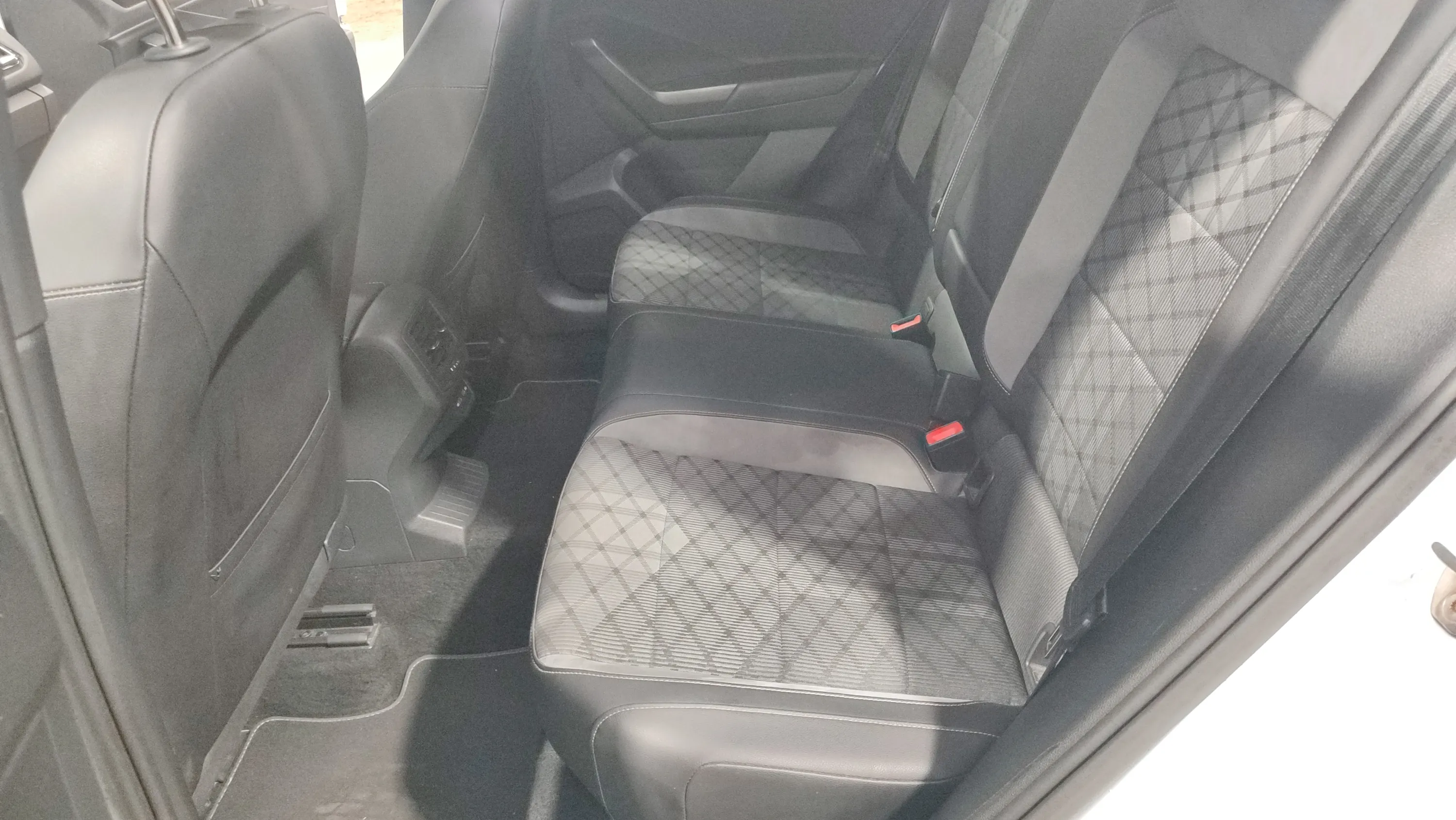 Volkswagen T-Roc R-Line 2.0 TDI DSG - foto 28