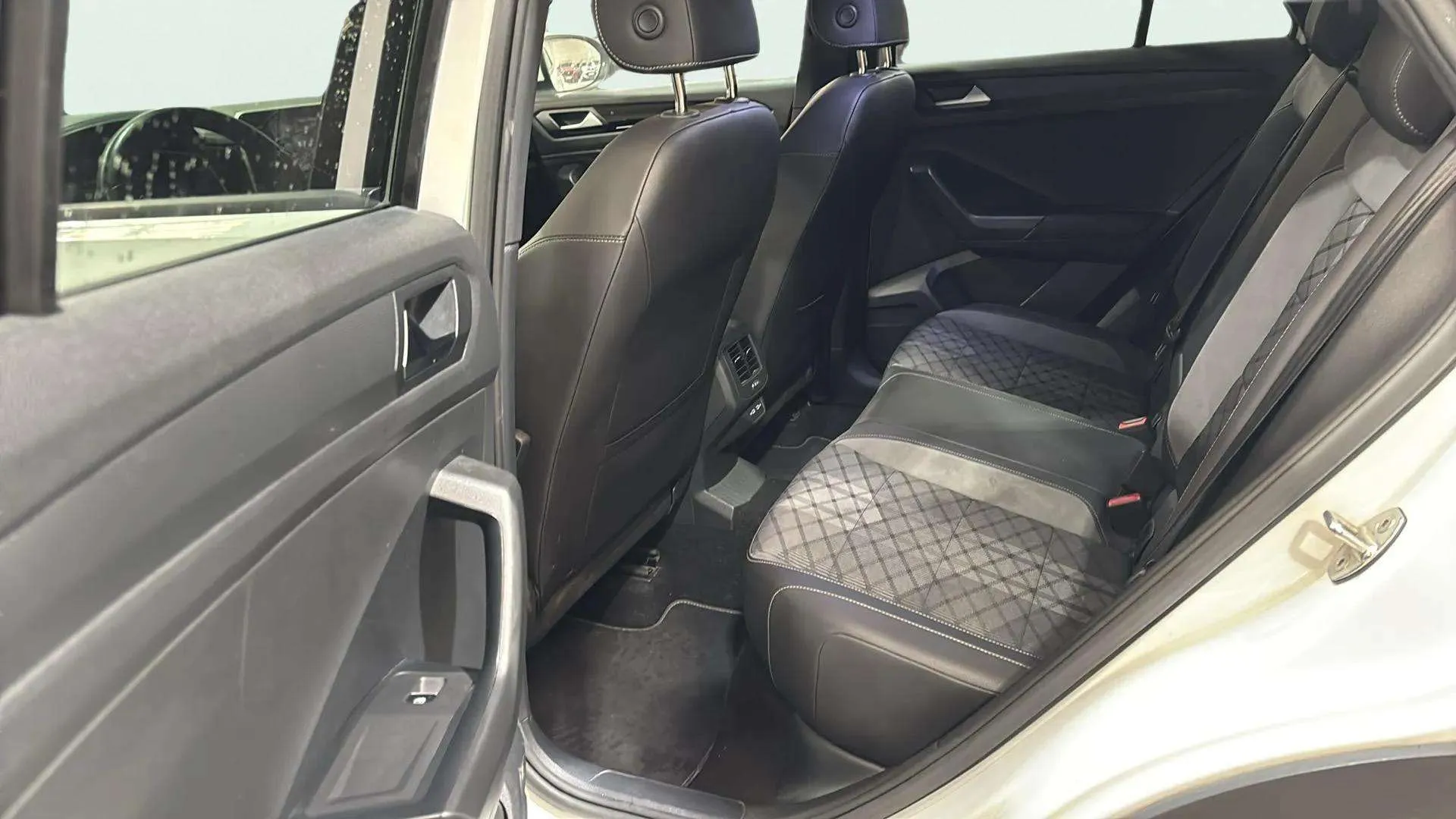 Volkswagen T-Roc R-Line 2.0 TDI DSG - foto 19