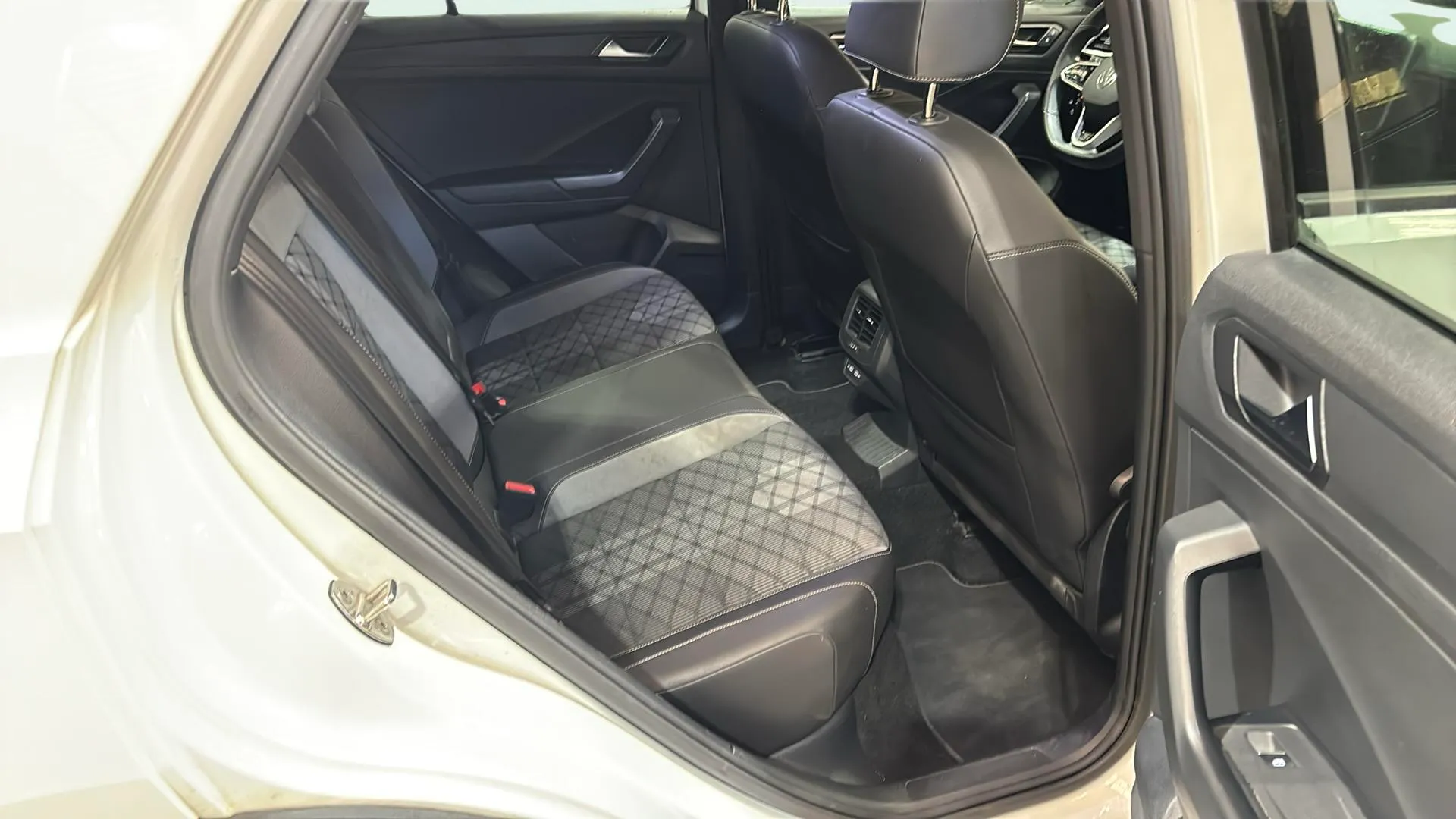 Volkswagen T-Roc R-Line 2.0 TDI DSG - foto 21