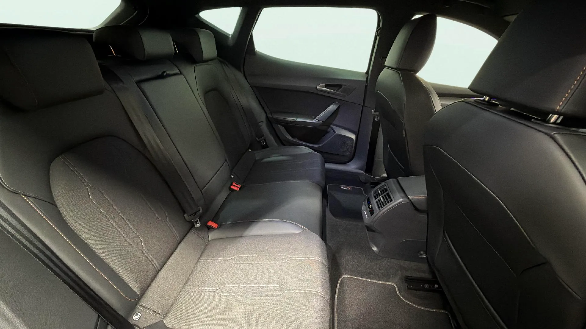 Cupra Formentor 1.5 eTSI DSG - foto 12