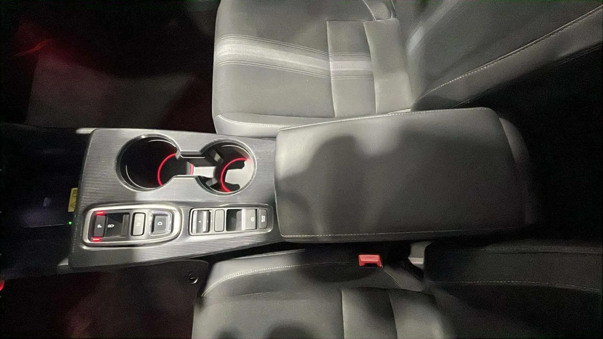 Honda Civic 2.0 i-MMD Elegance CVT - foto 28
