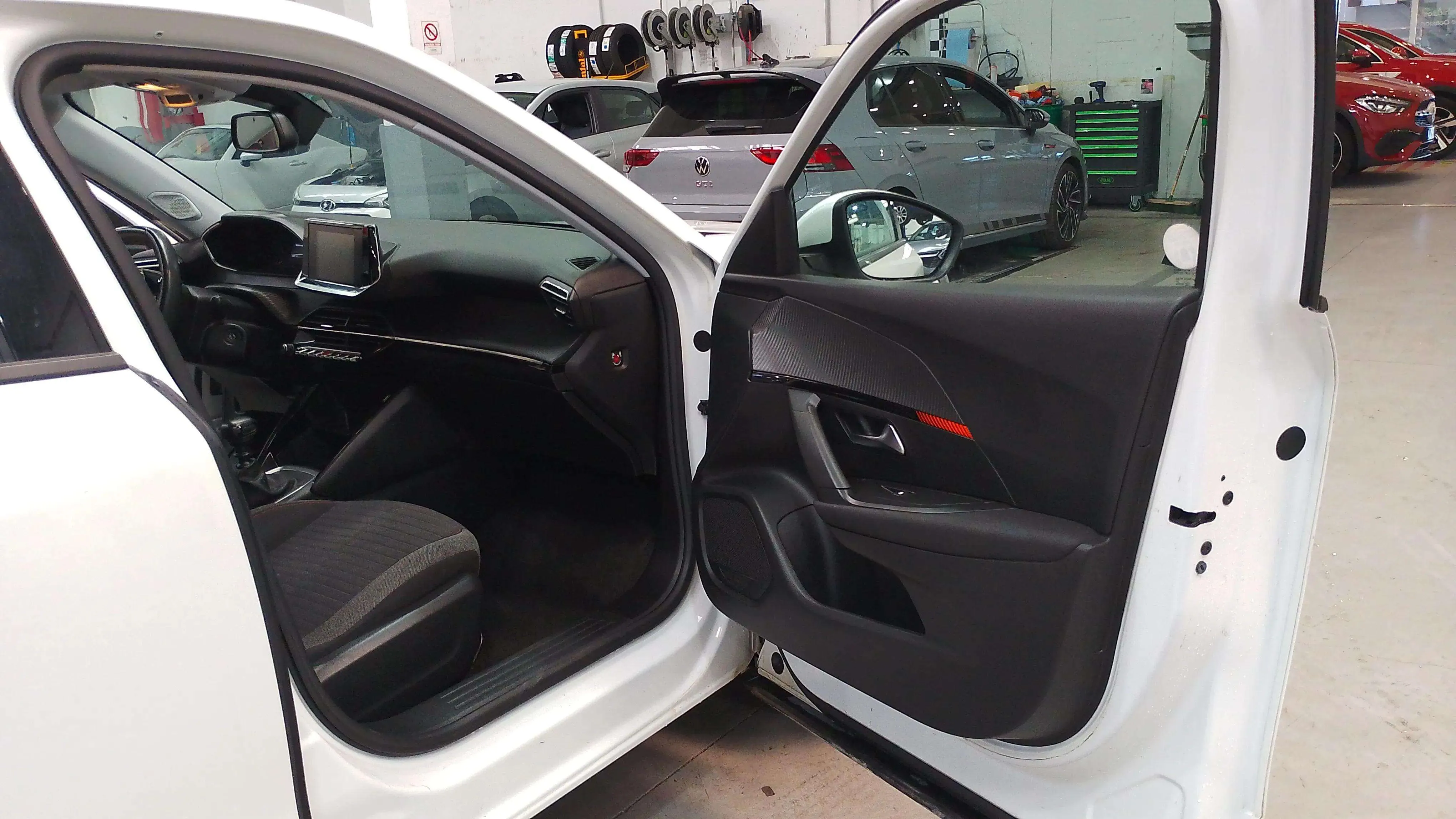 Peugeot 2008 Active Pack PureTech 100 BVM6 - foto 14
