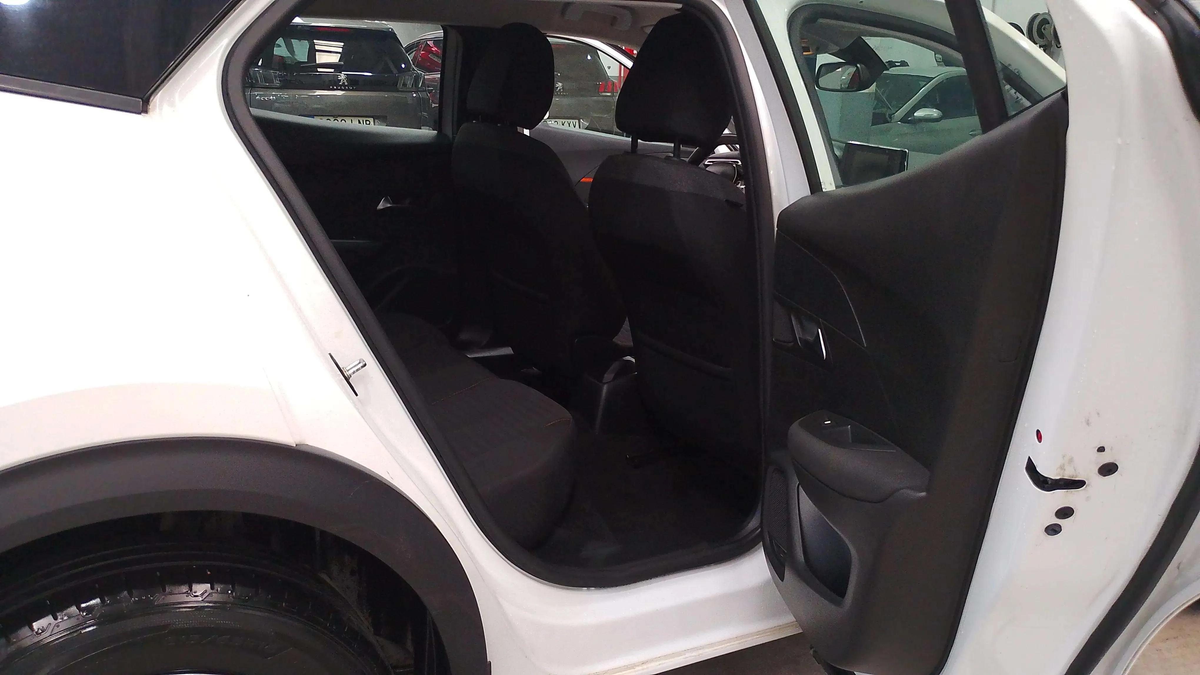 Peugeot 2008 Active Pack PureTech 100 BVM6 - foto 13