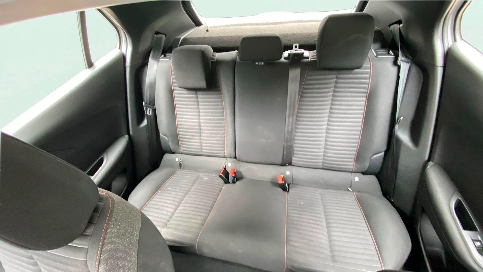 Peugeot 2008 Active Pack PureTech 100 BVM6 - foto 17