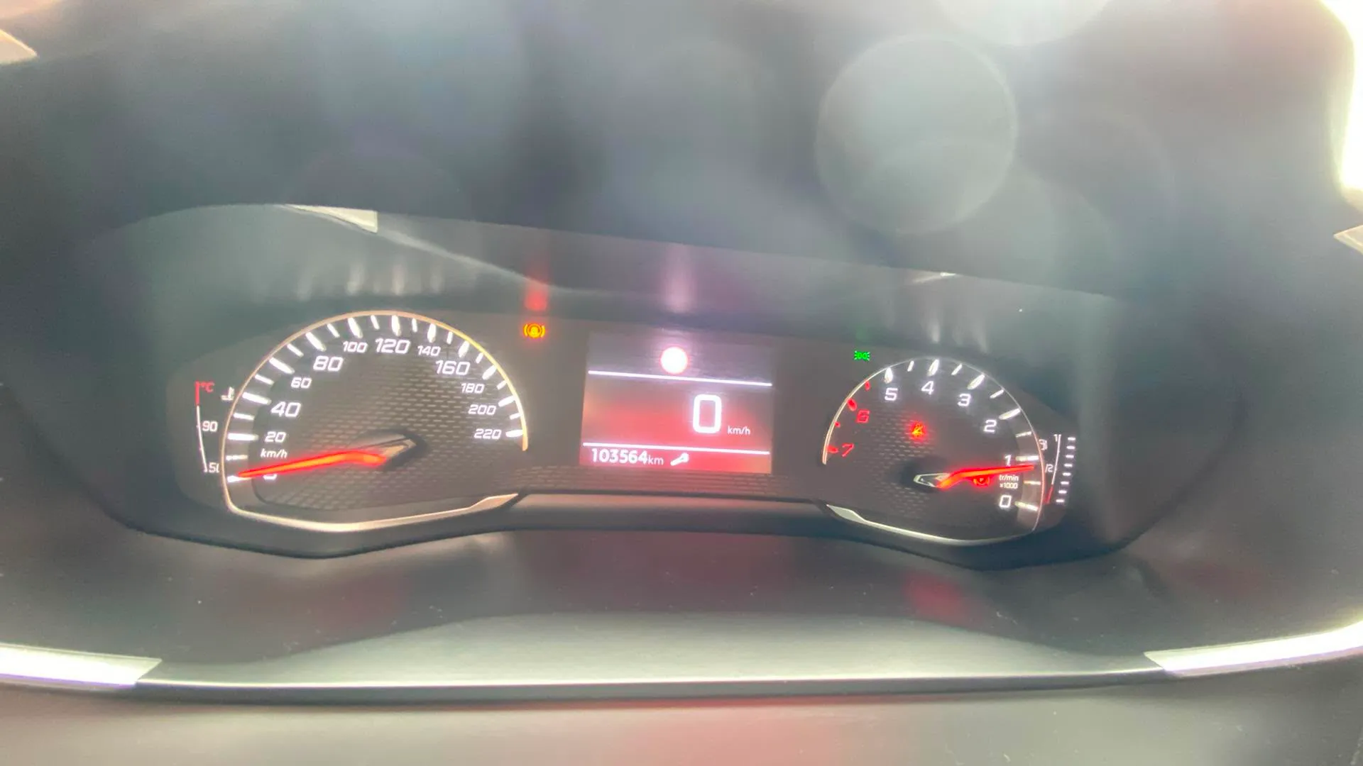 Peugeot 2008 Active Pack PureTech 100 BVM6 - foto 9