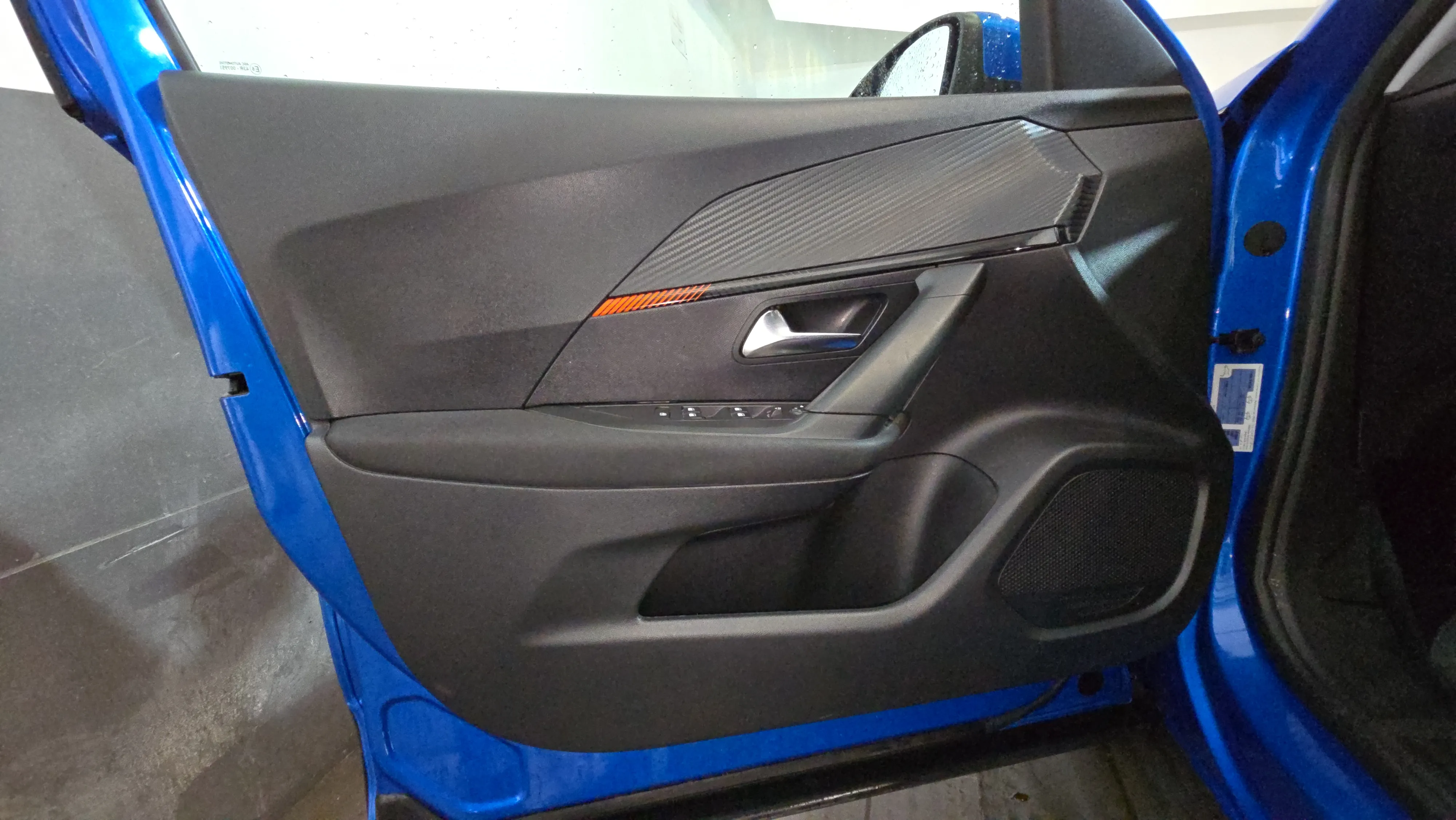 Peugeot 2008 Active Pack PureTech 100 BVM6 - foto 17