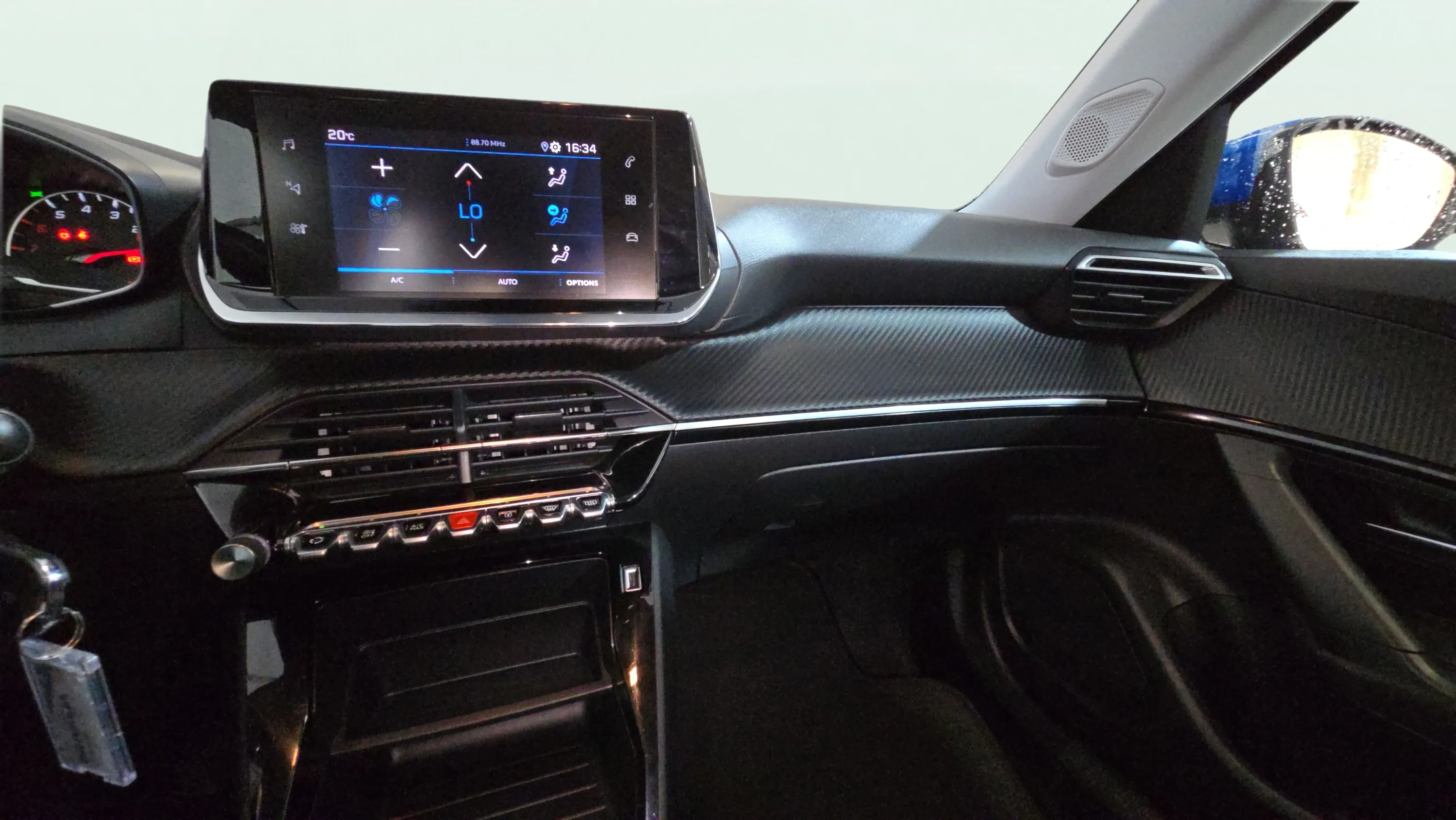 Peugeot 2008 Active Pack PureTech 100 BVM6 - foto 11