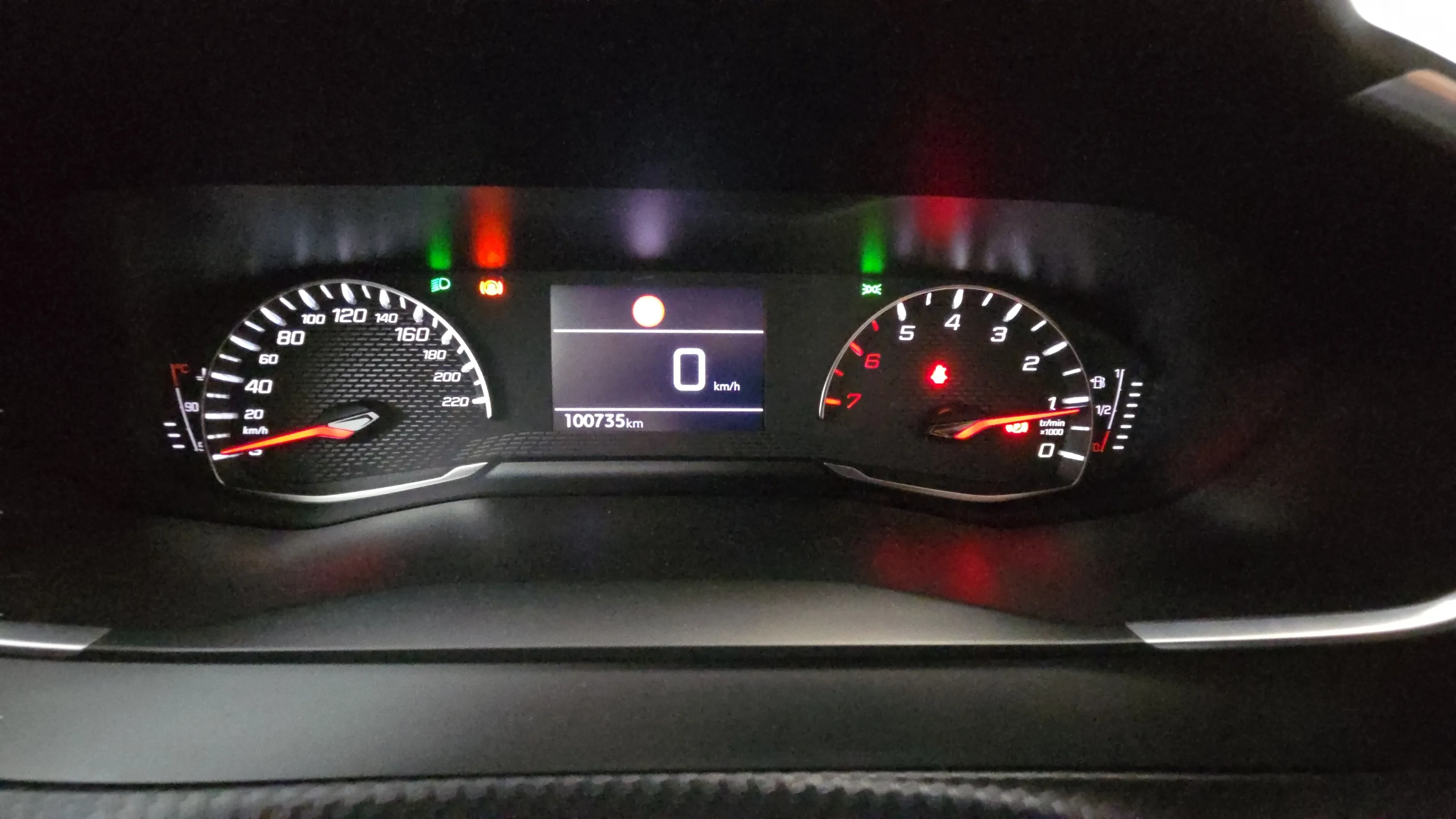 Peugeot 2008 Active Pack PureTech 100 BVM6 - foto 12