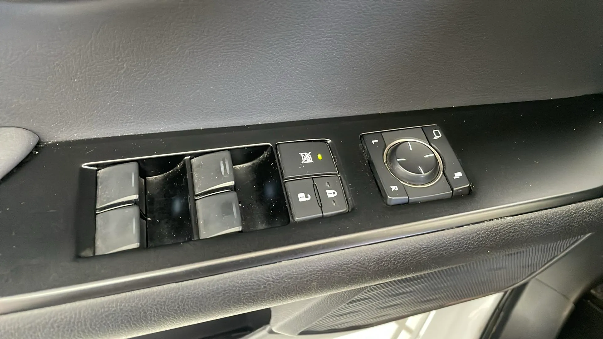 Lexus UX 2.0 250h Business - foto 25