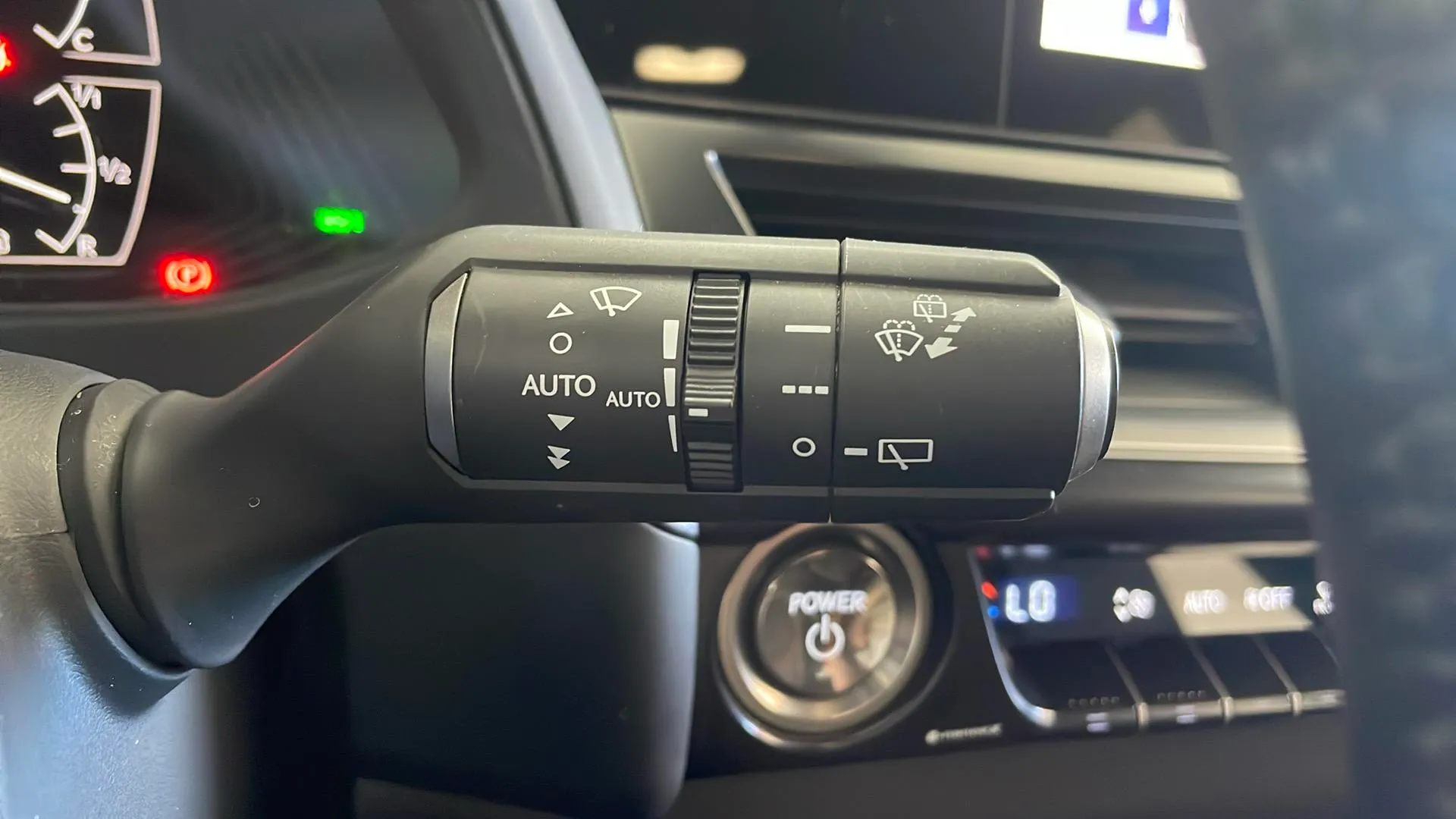 Lexus UX 2.0 250h Business - foto 19