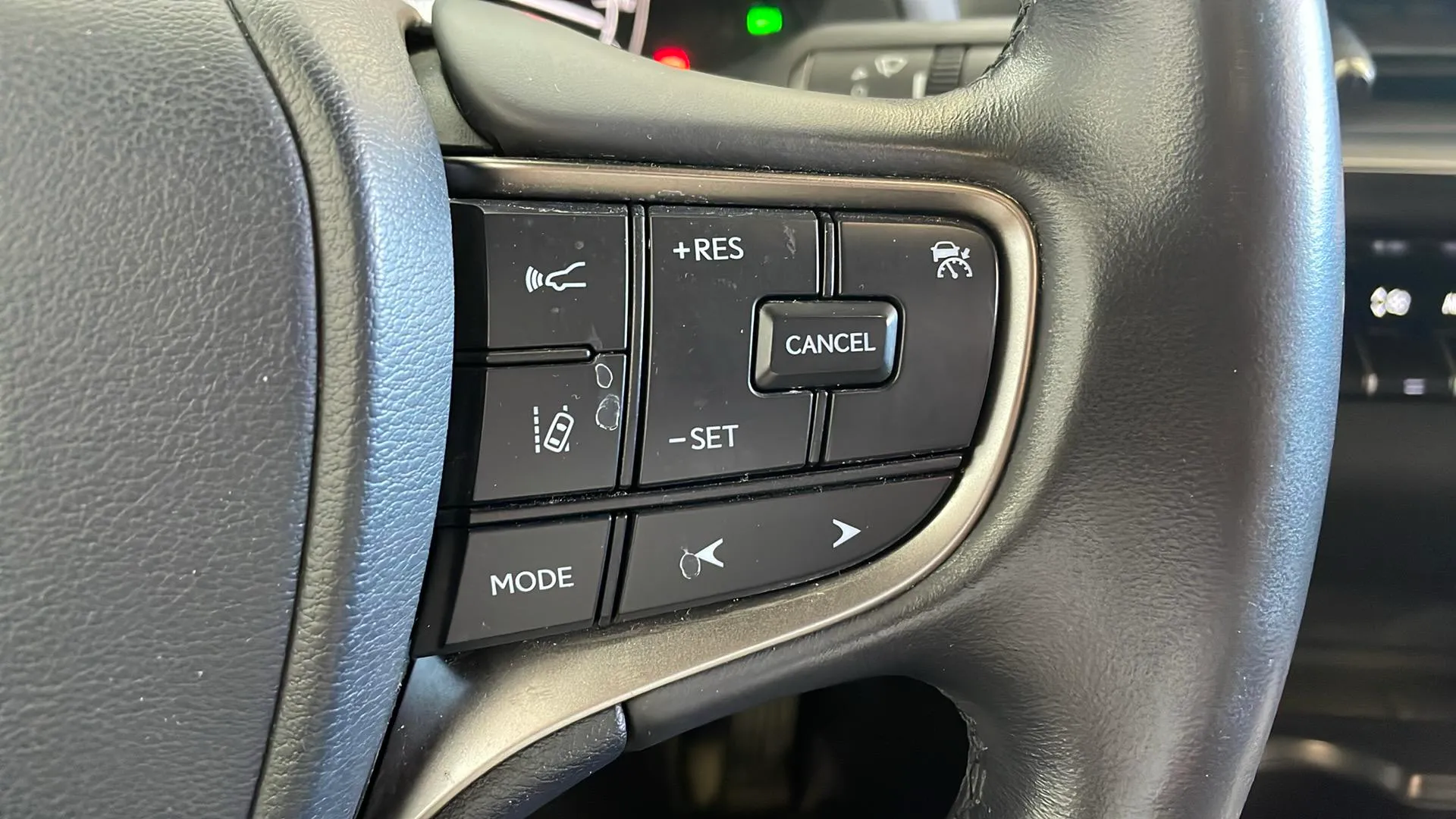 Lexus UX 2.0 250h Business - foto 22