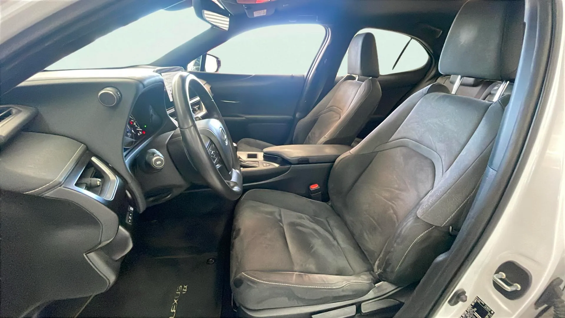 Lexus UX 2.0 250h Business - foto 8