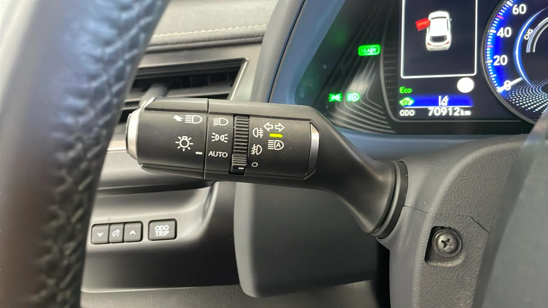 Lexus UX 2.0 250h Business - foto 20
