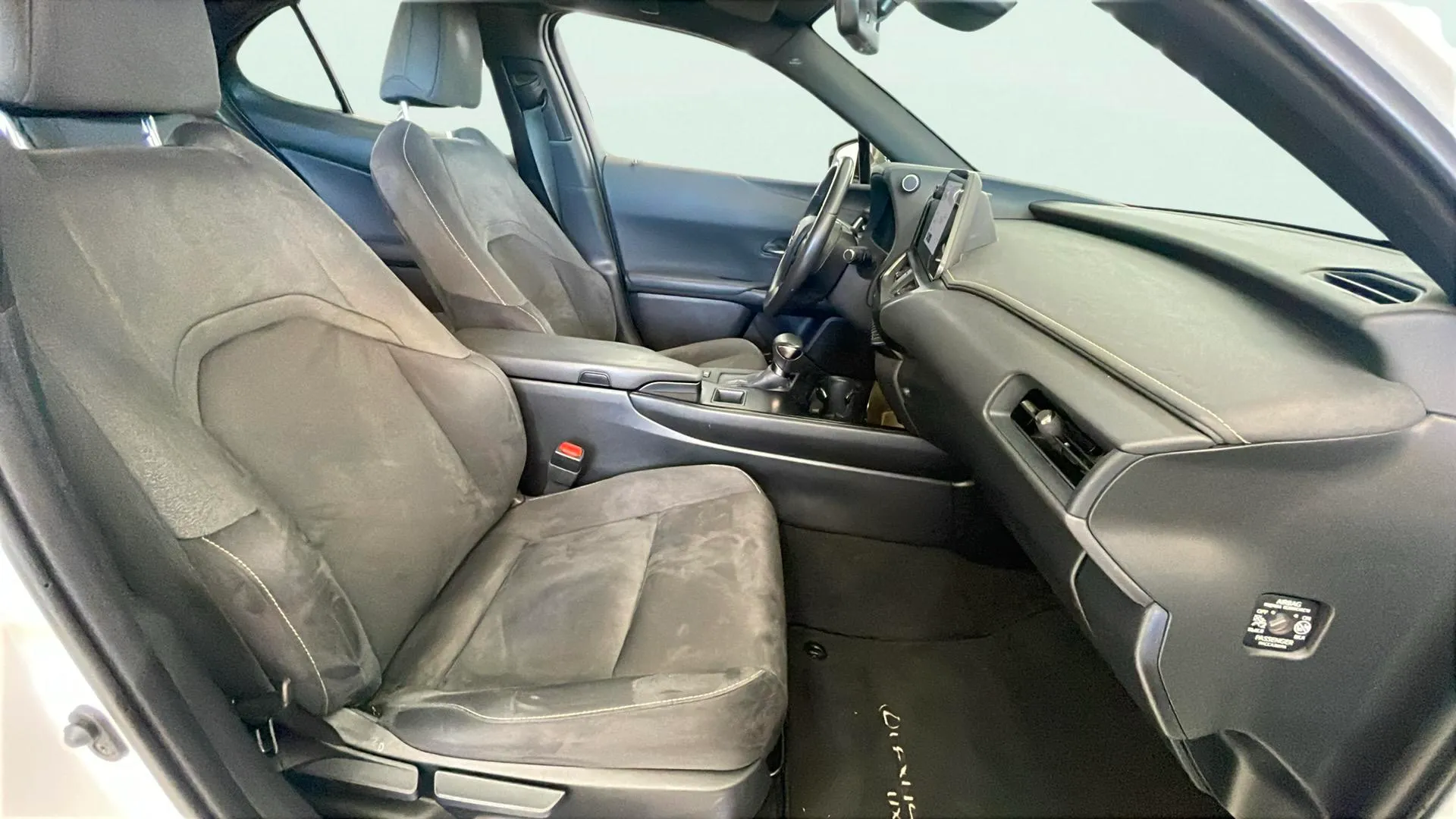 Lexus UX 2.0 250h Business - foto 10