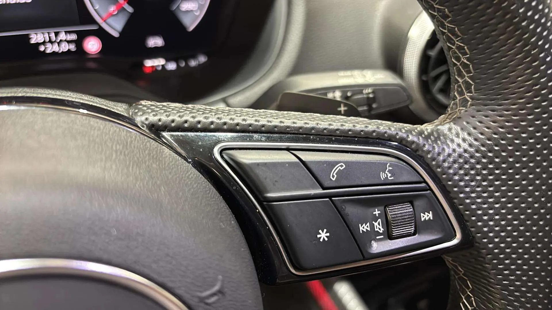 Audi Q2 Adrenalin 30 TDI S tronic - foto 13