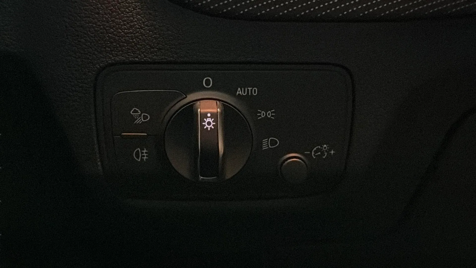 Audi Q2 Adrenalin 35 TDI S tronic - foto 23