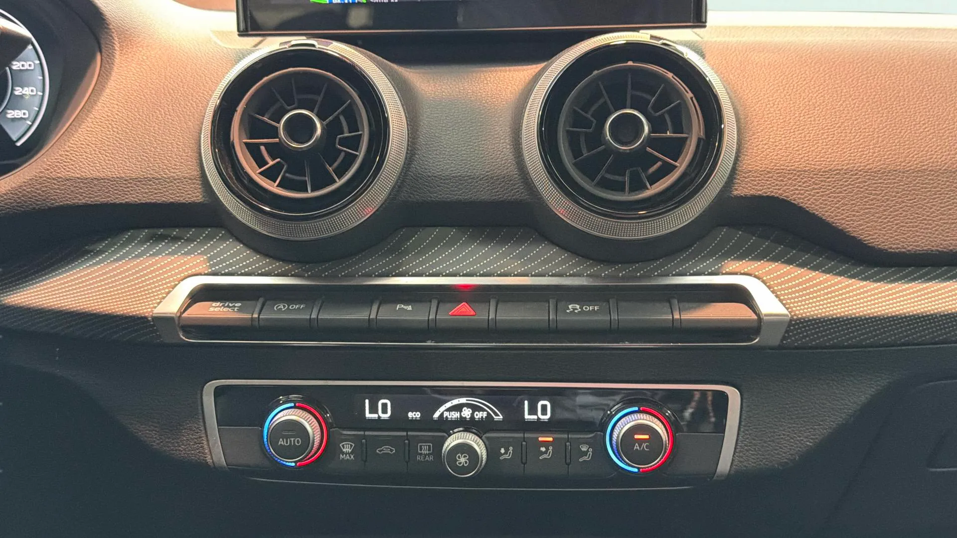 Audi Q2 Adrenalin 35 TDI S tronic - foto 17