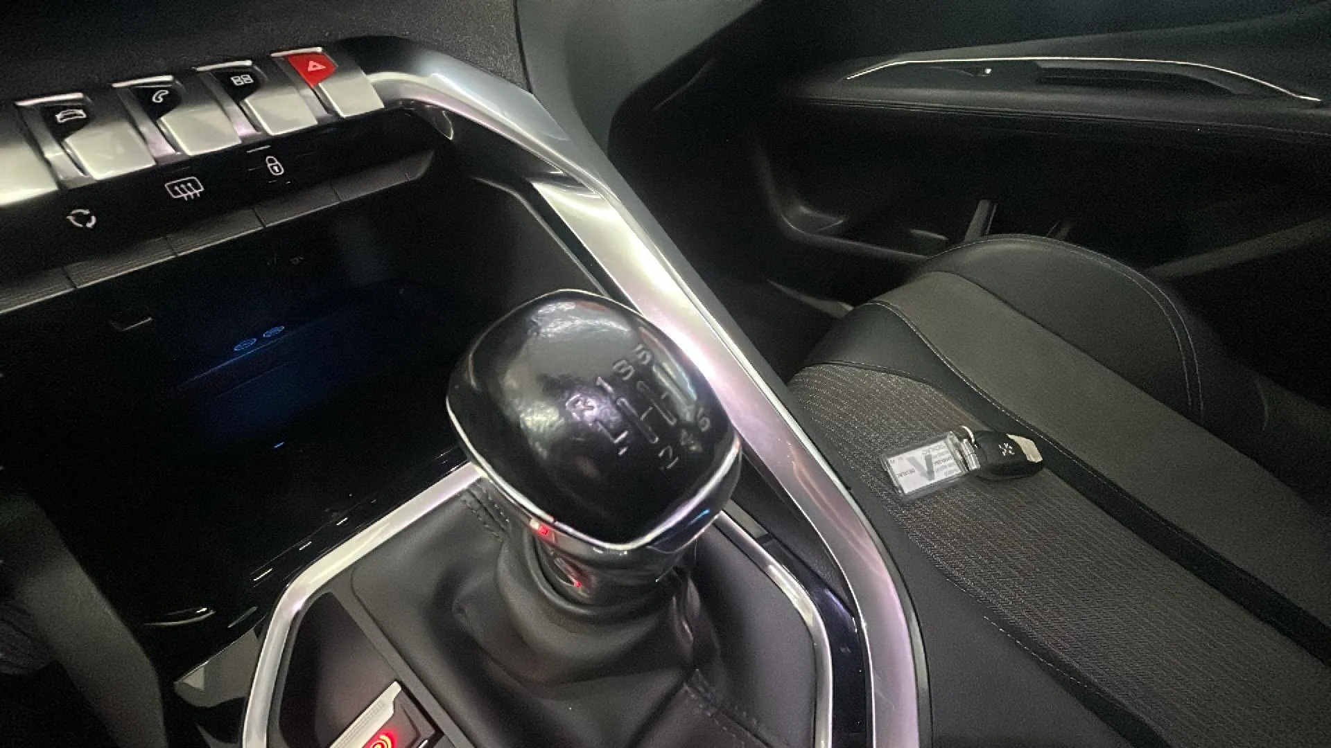 Peugeot 3008 1.2 PureTech Allure - foto 24