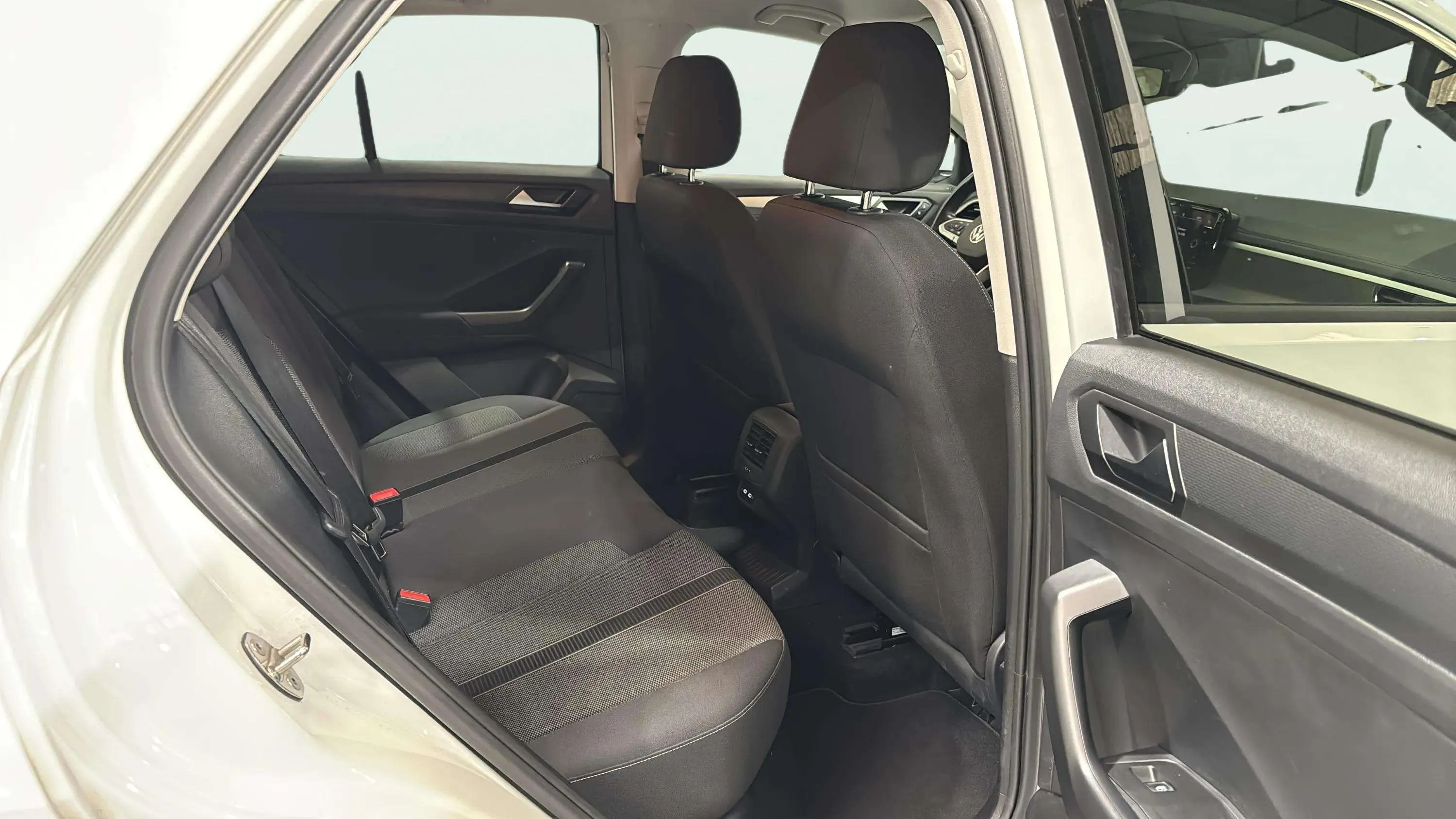 Volkswagen T-Roc Life 1.0 TSI - foto 21