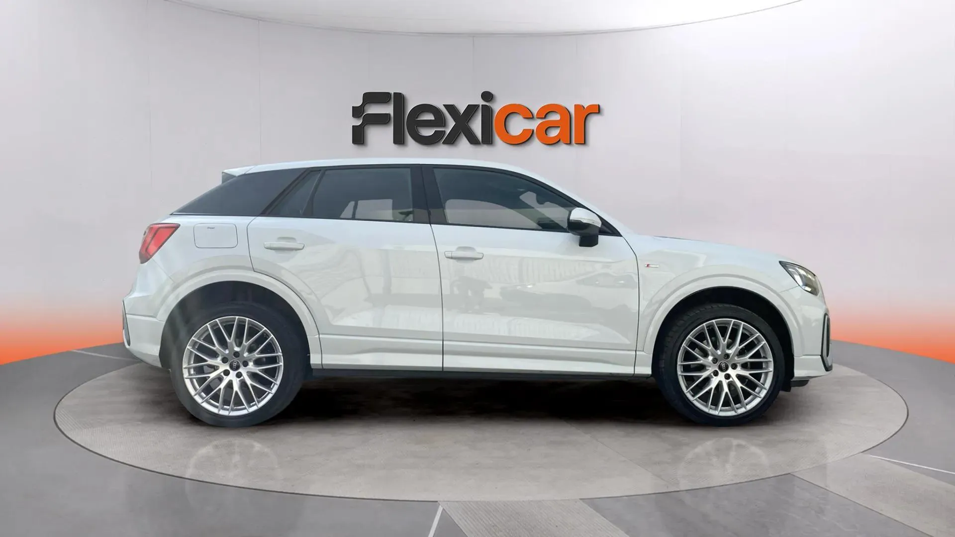 Audi Q2 Adrenalin 35 TDI S tronic - foto 8