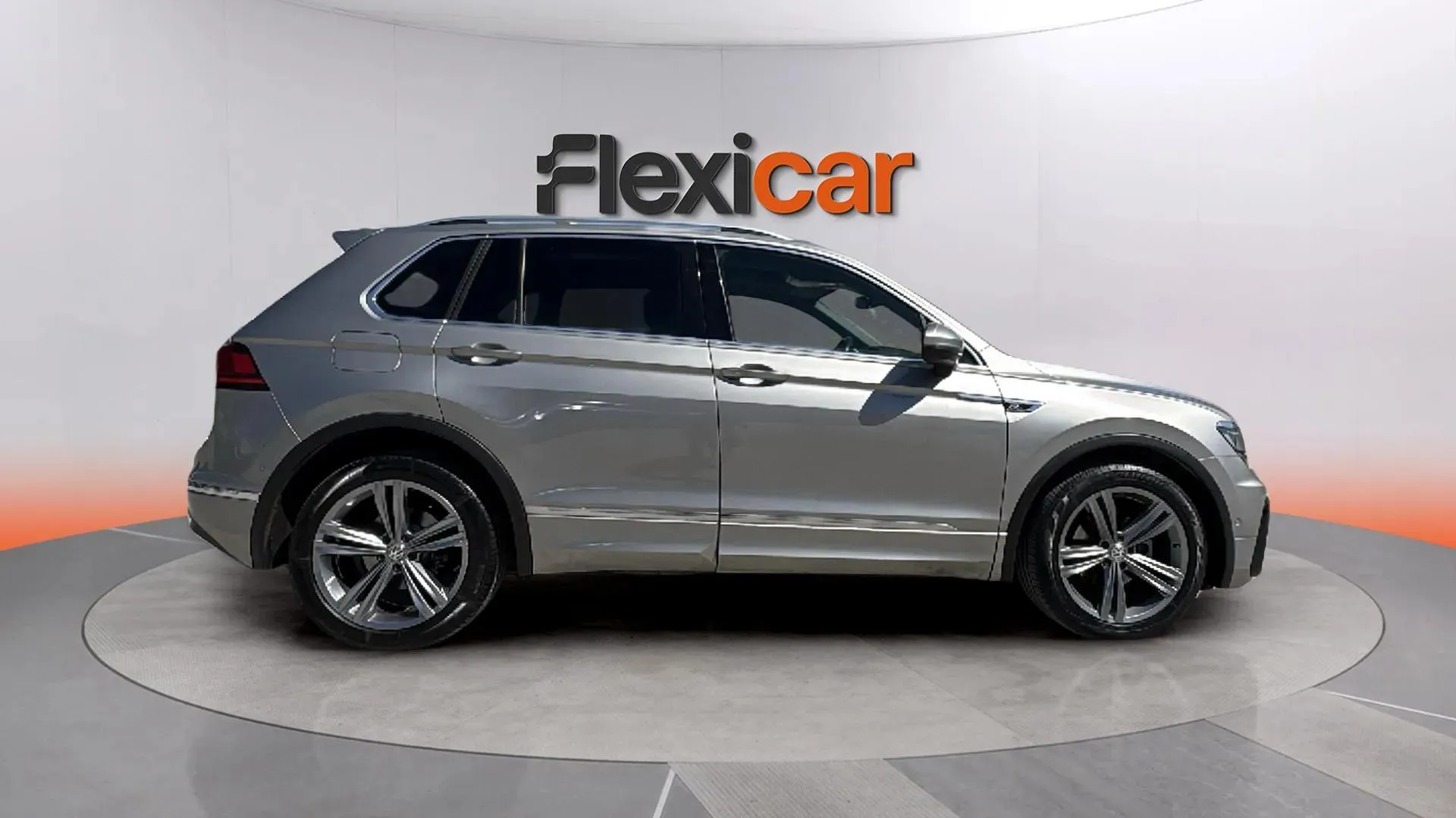 Volkswagen Tiguan R-Line 2.0 TDI DSG - foto 3