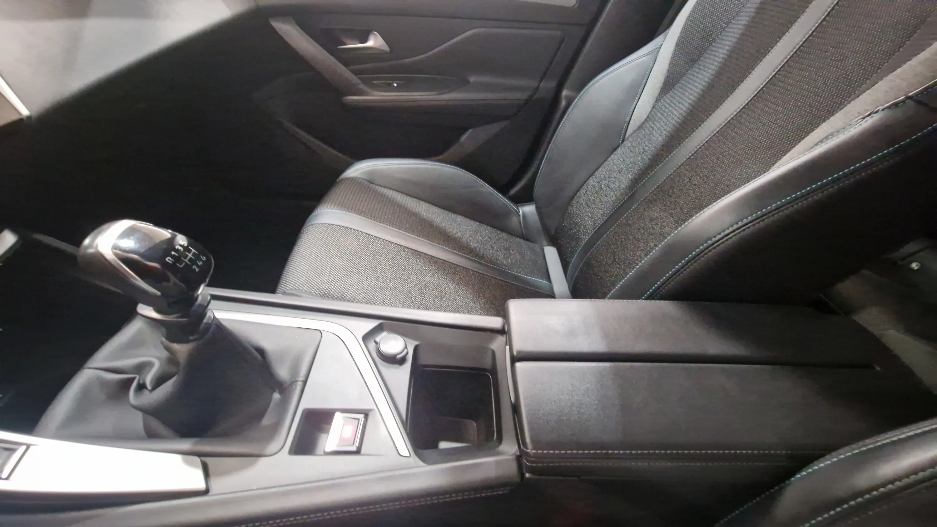 Peugeot 308 Allure PureTech 130 - foto 29