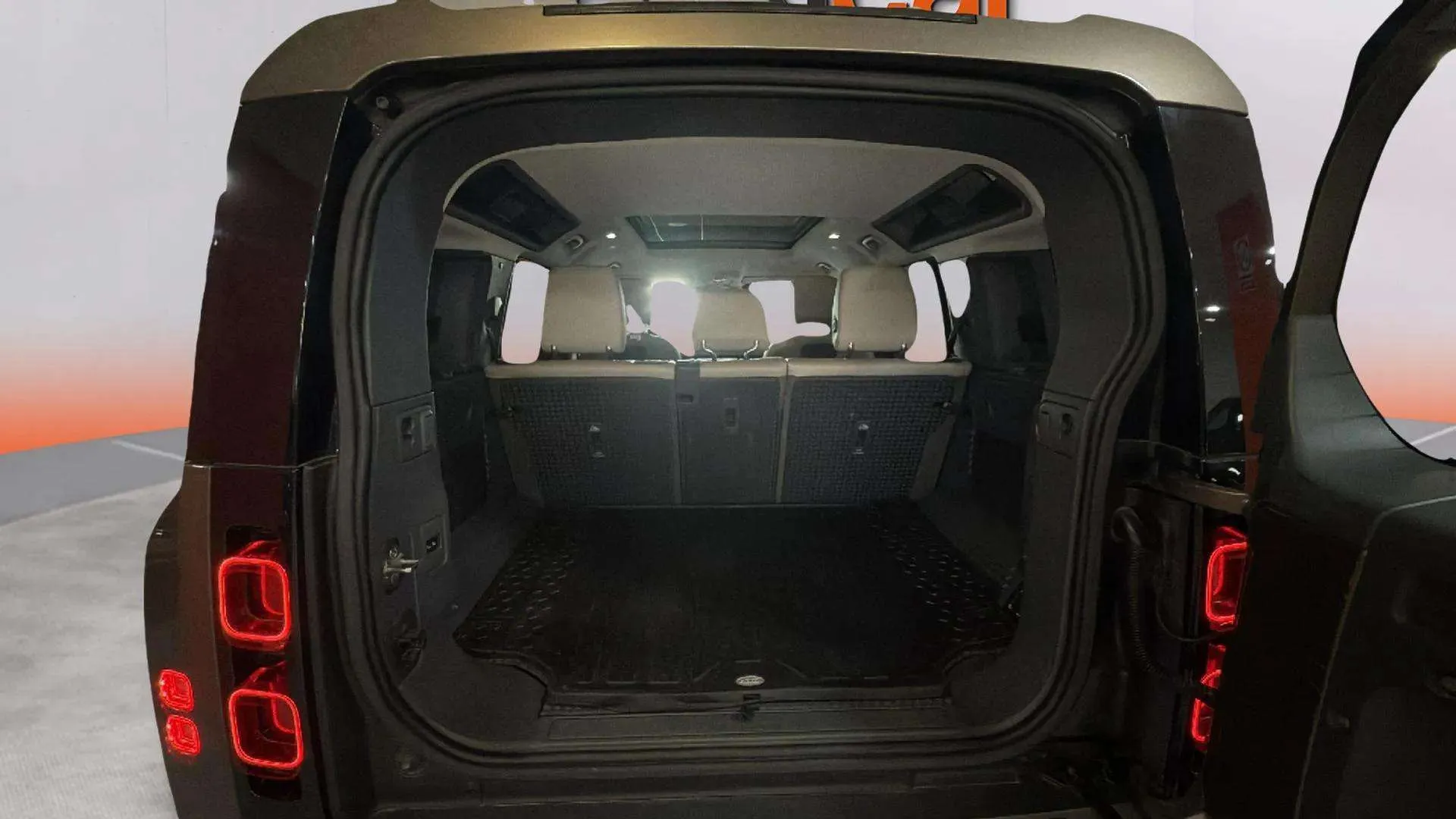 Land Rover Defender 2.0 D240 SD4 4WD - foto 14