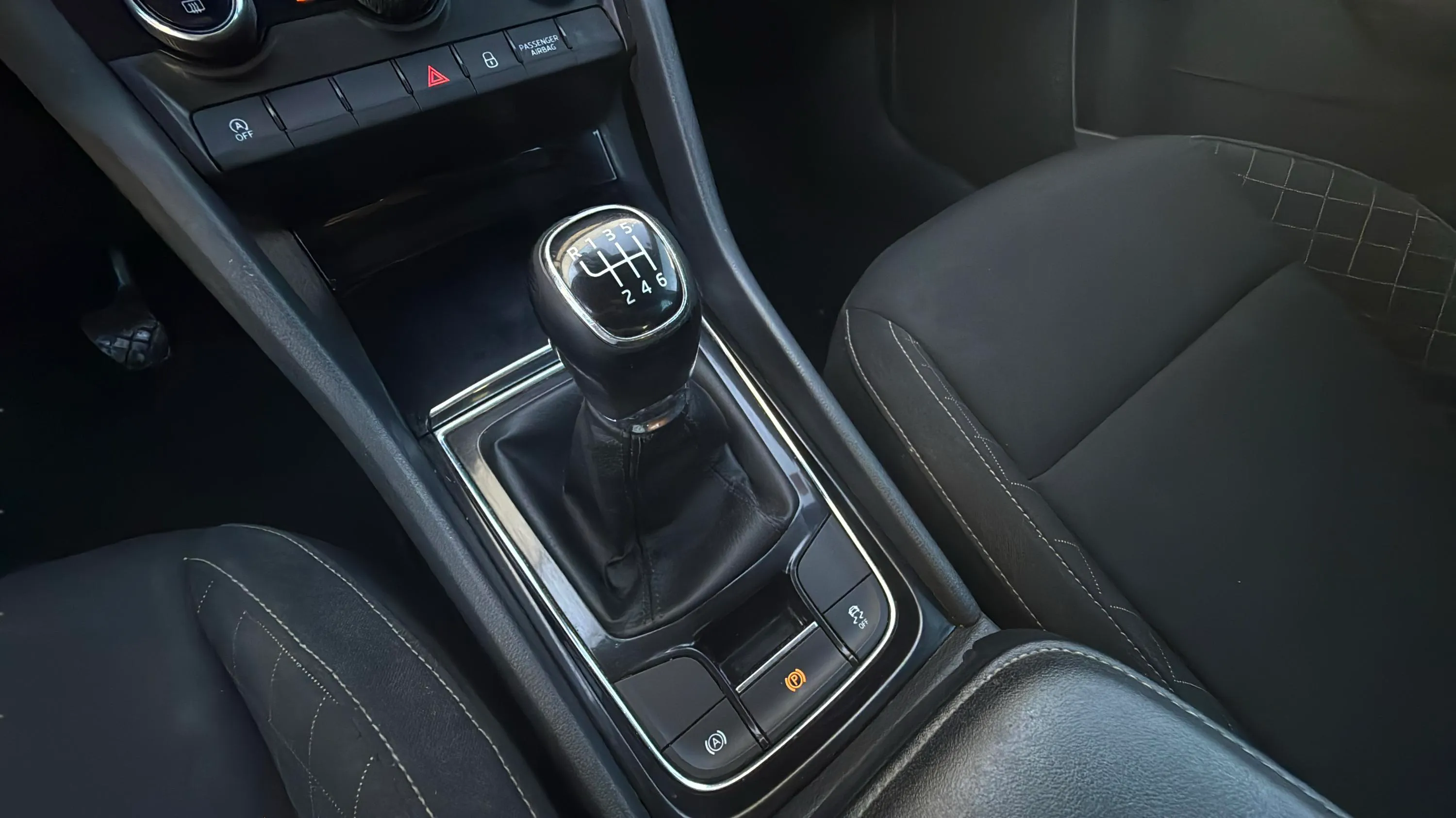 Škoda Karoq 1.6 TDI Ambition - foto 25